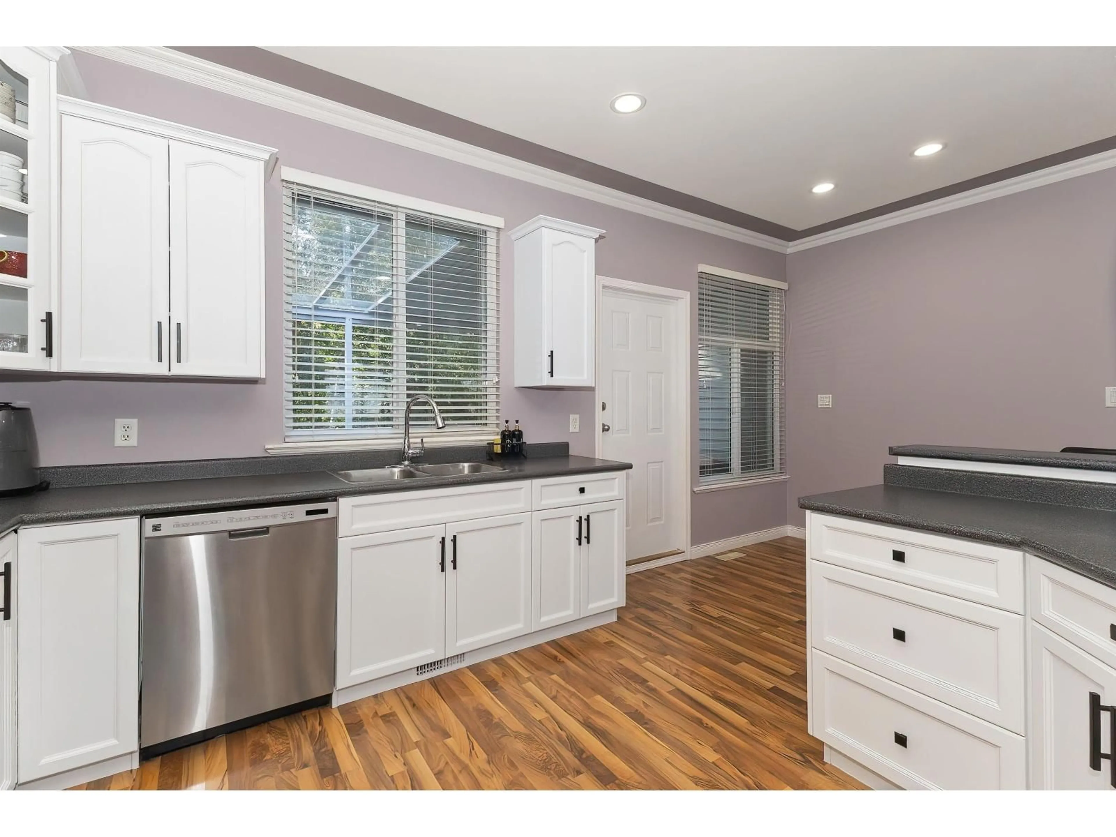 Open concept kitchen, unknown for 33577 12TH AVENUE, Mission British Columbia V2V6Z6