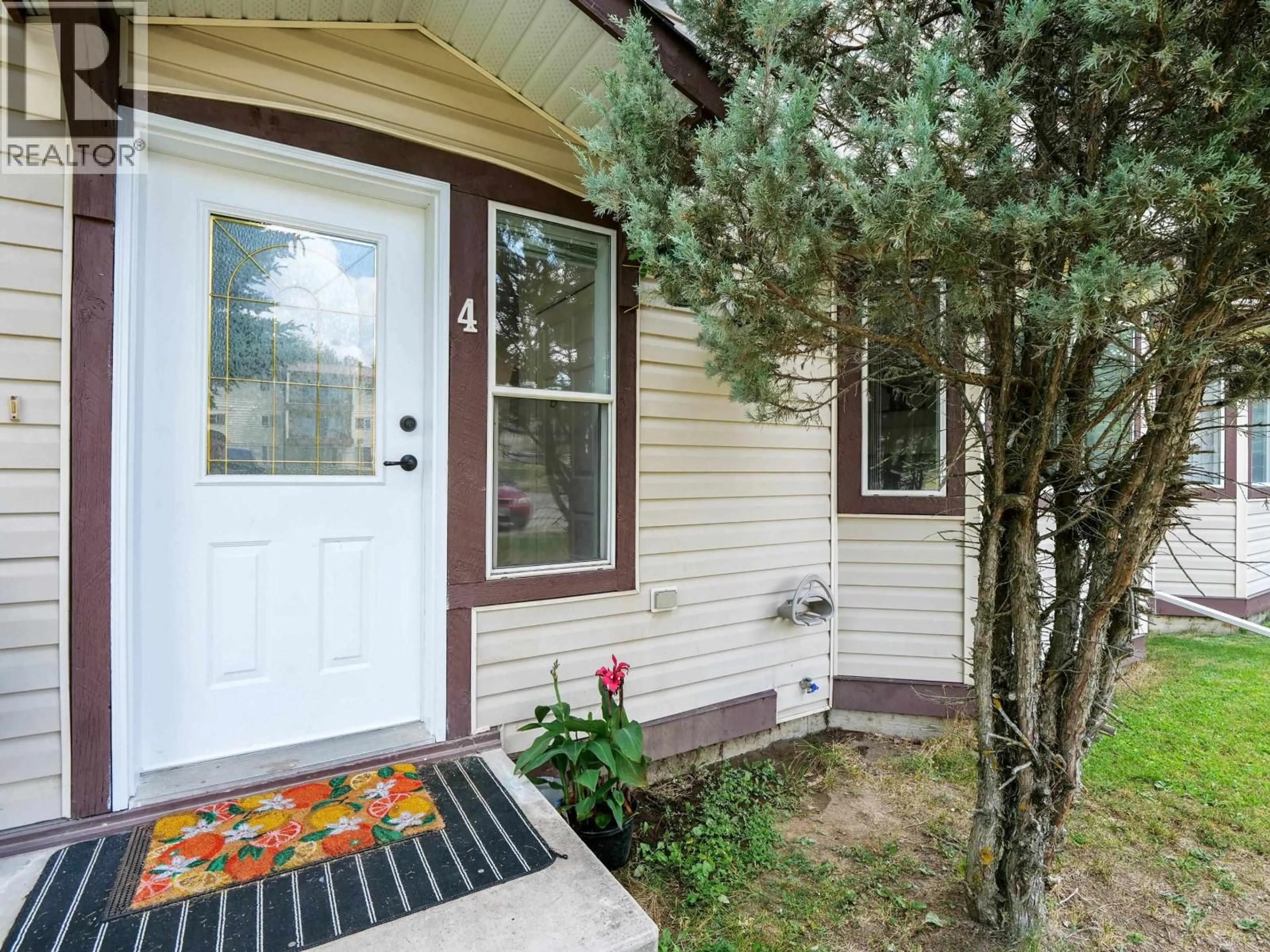 Indoor entryway for 4 - 410 PINCHBECK STREET, Quesnel British Columbia V2J6A3