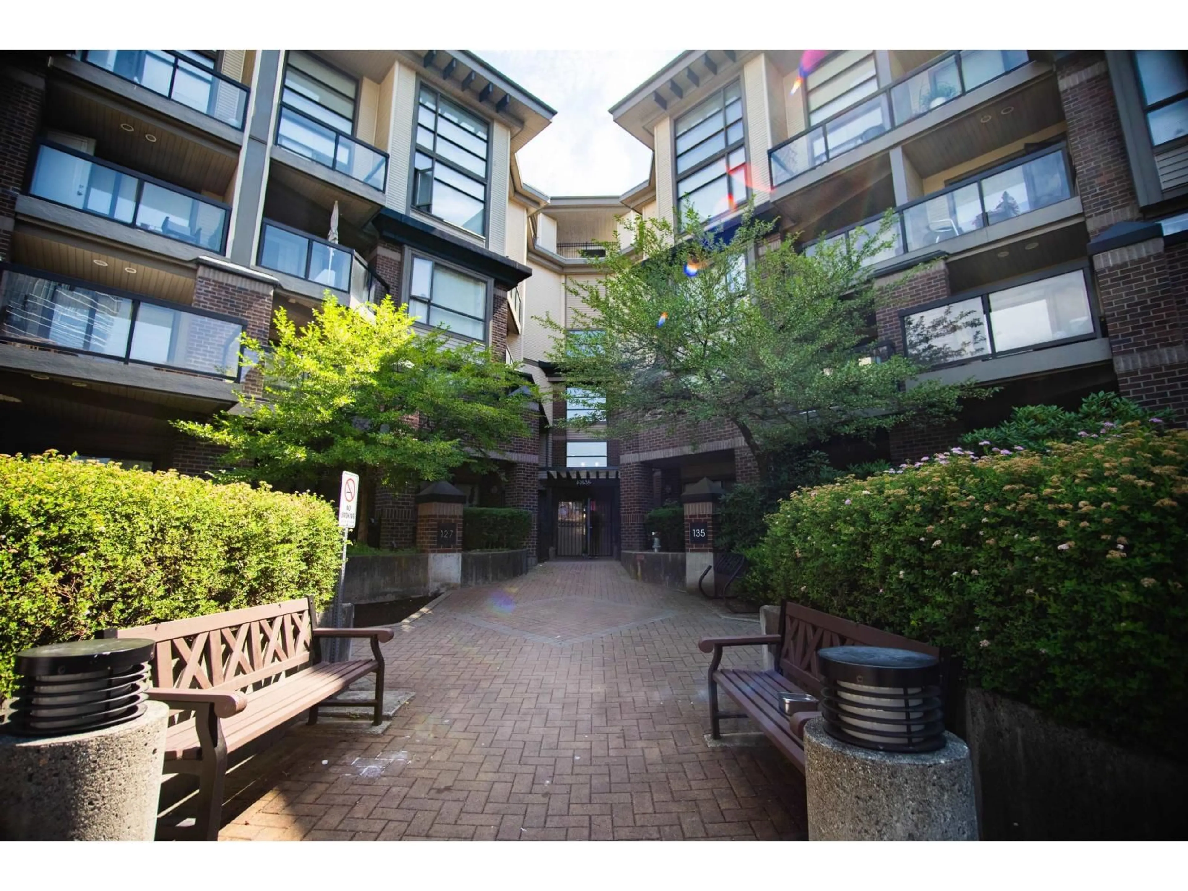 Patio, street for 124 - 10838 CITY PARKWAY, Surrey British Columbia V3T5X9