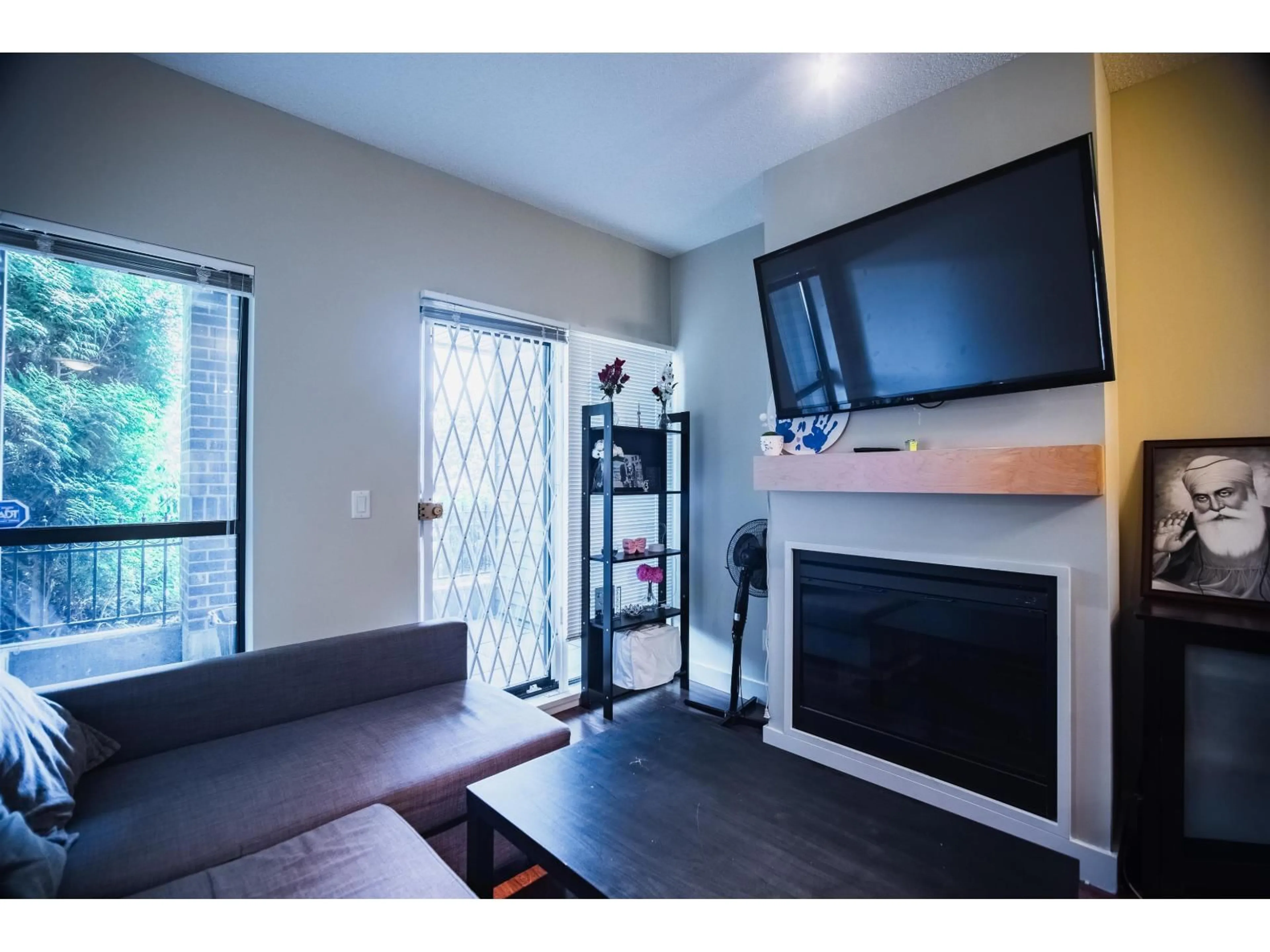 Unknown for 124 - 10838 CITY PARKWAY, Surrey British Columbia V3T5X9