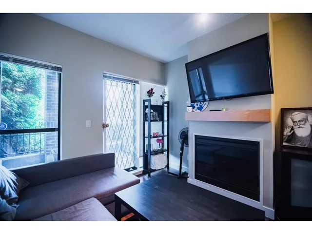 124 - 10838 CITY PARKWAY, Surrey 3