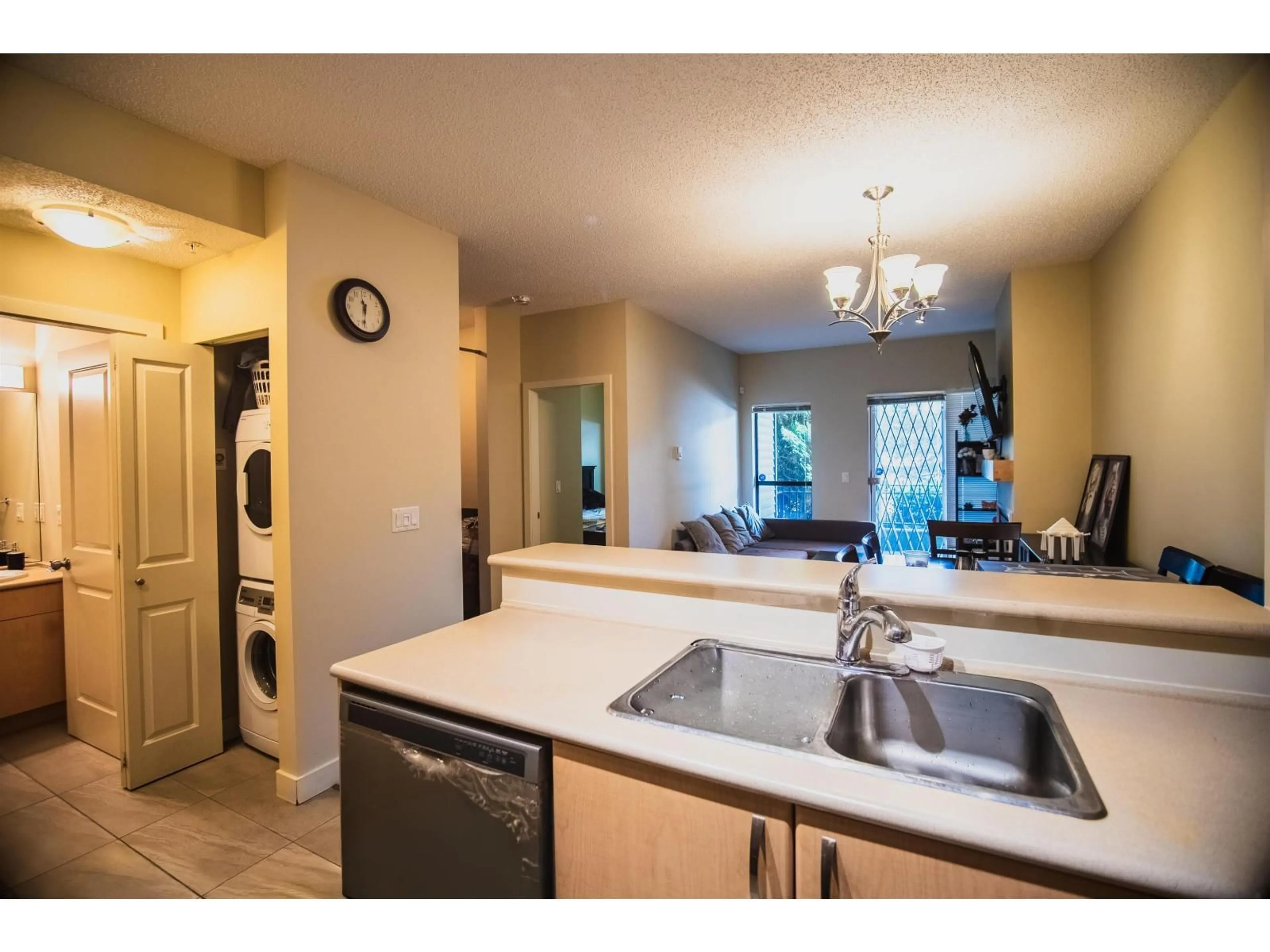 Standard kitchen, unknown for 124 - 10838 CITY PARKWAY, Surrey British Columbia V3T5X9