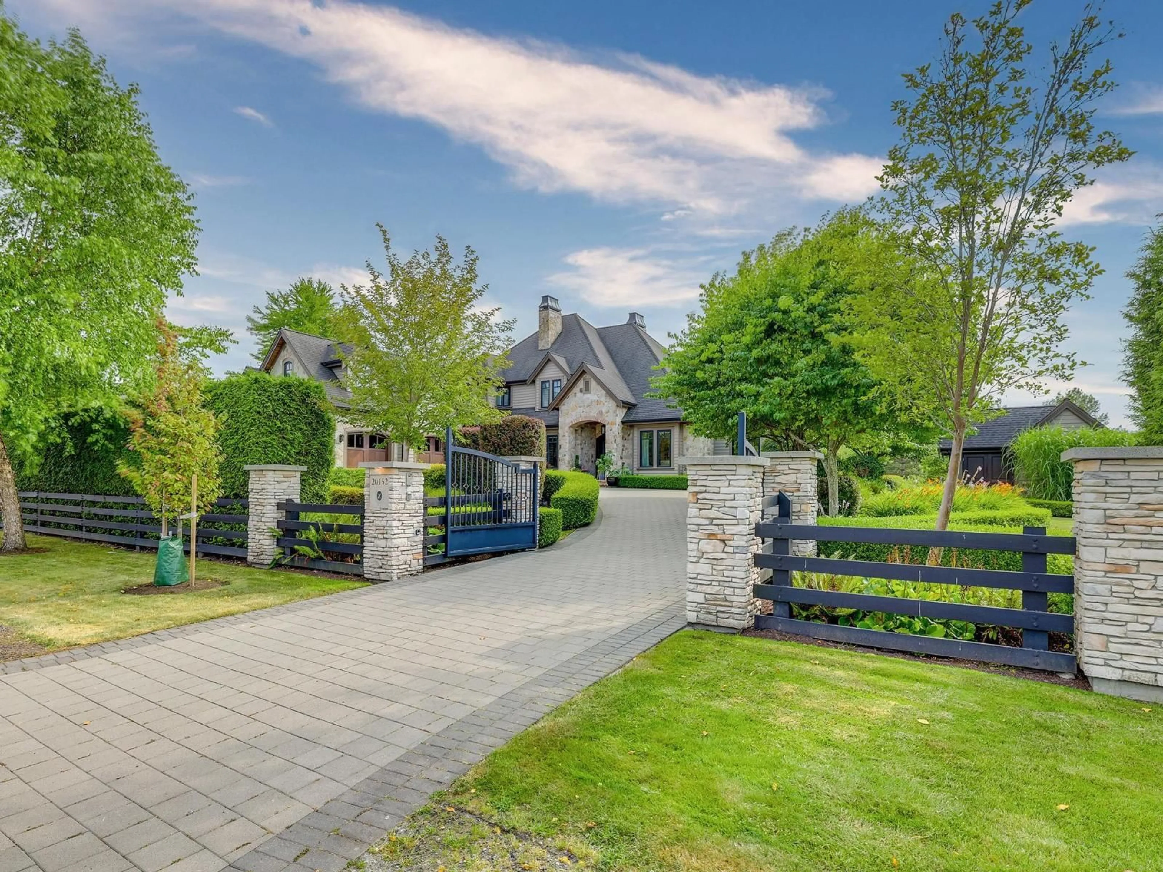 A pic from outside/outdoor area/front of a property/back of a property/a pic from drone, street for 20152 2 AVENUE, Langley British Columbia V2Z0A3