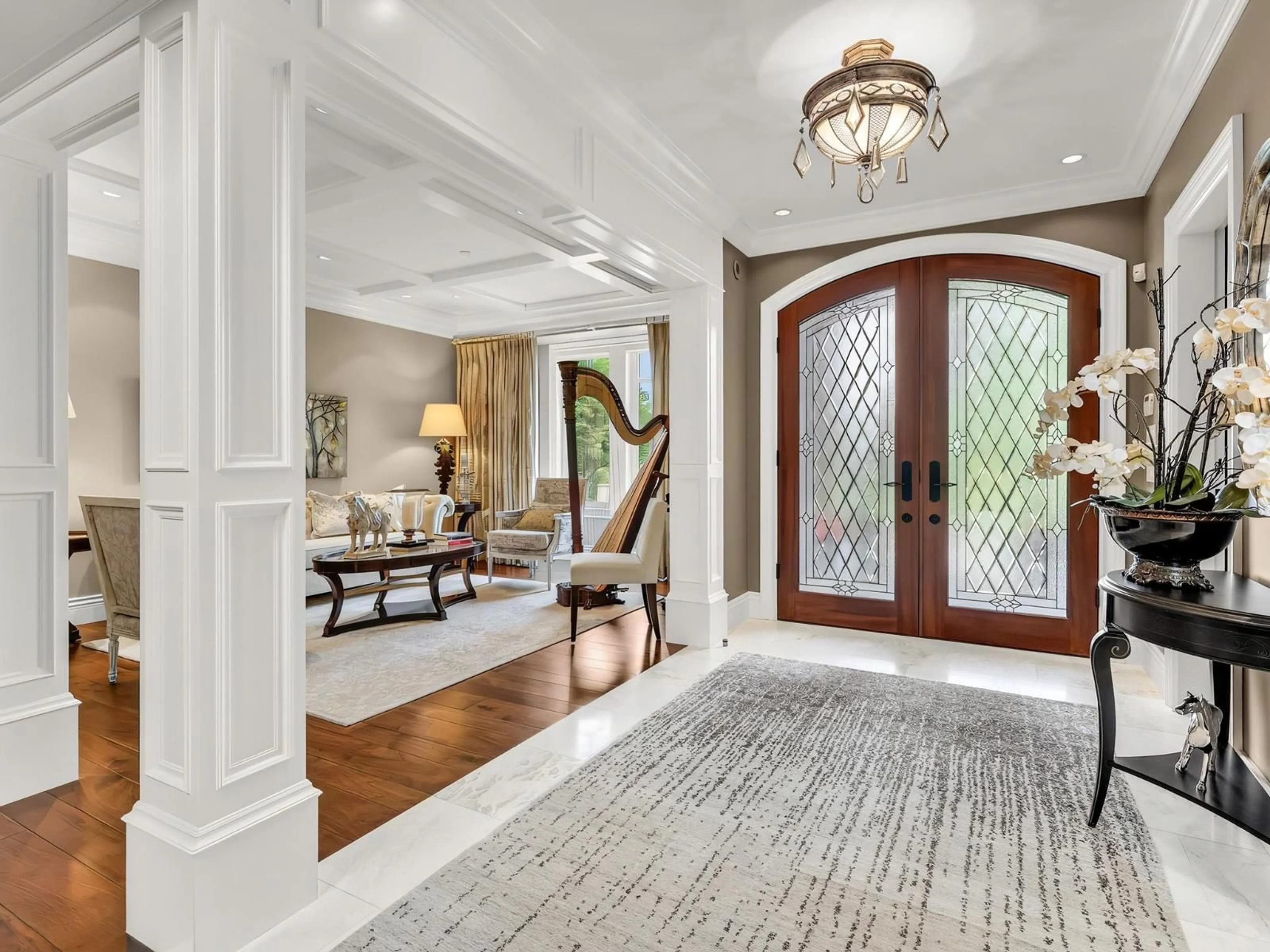 Indoor entryway for 20152 2 AVENUE, Langley British Columbia V2Z0A3