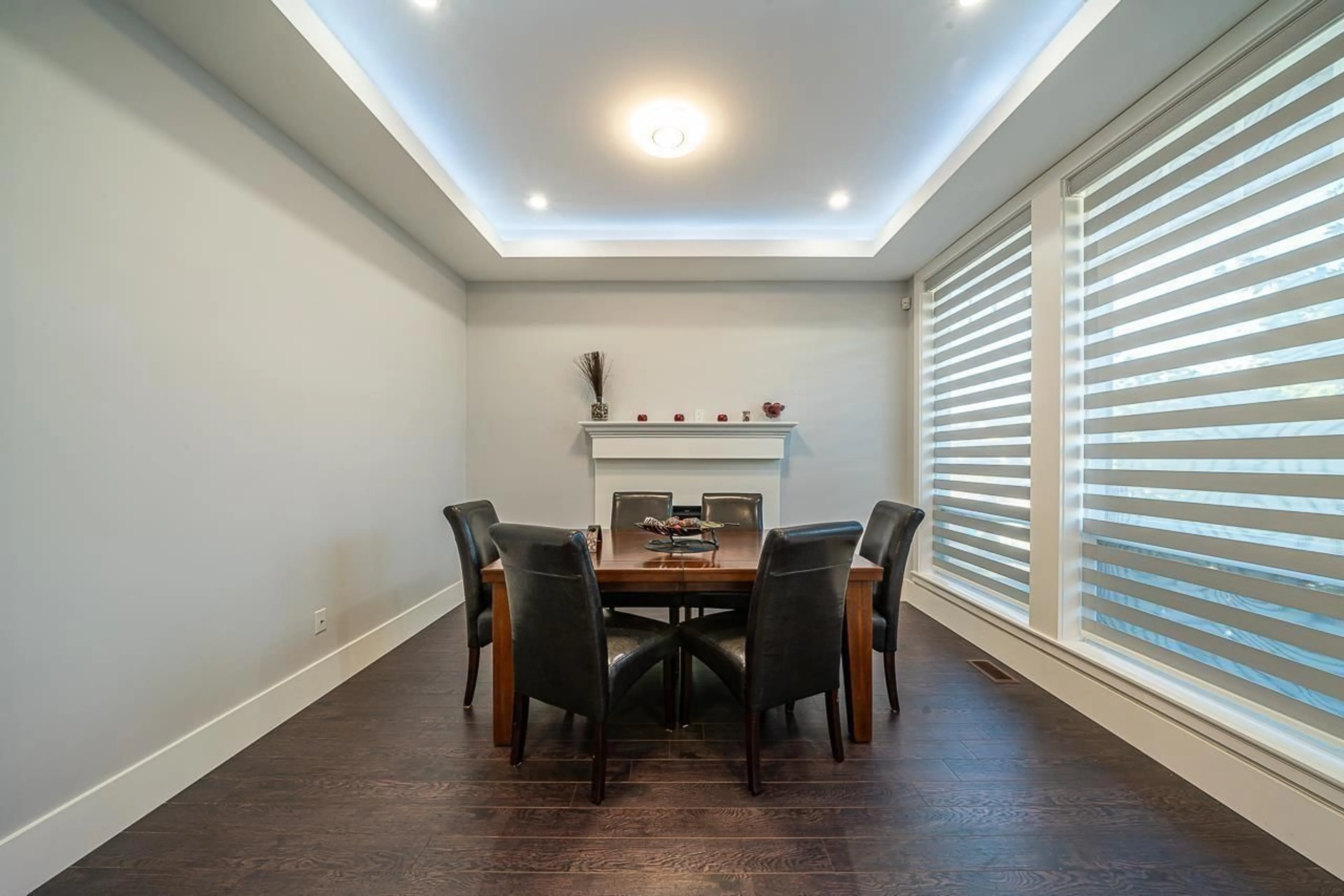 Dining room, wood/laminate floor for 18070 67 AVENUE, Surrey British Columbia V3S8C3