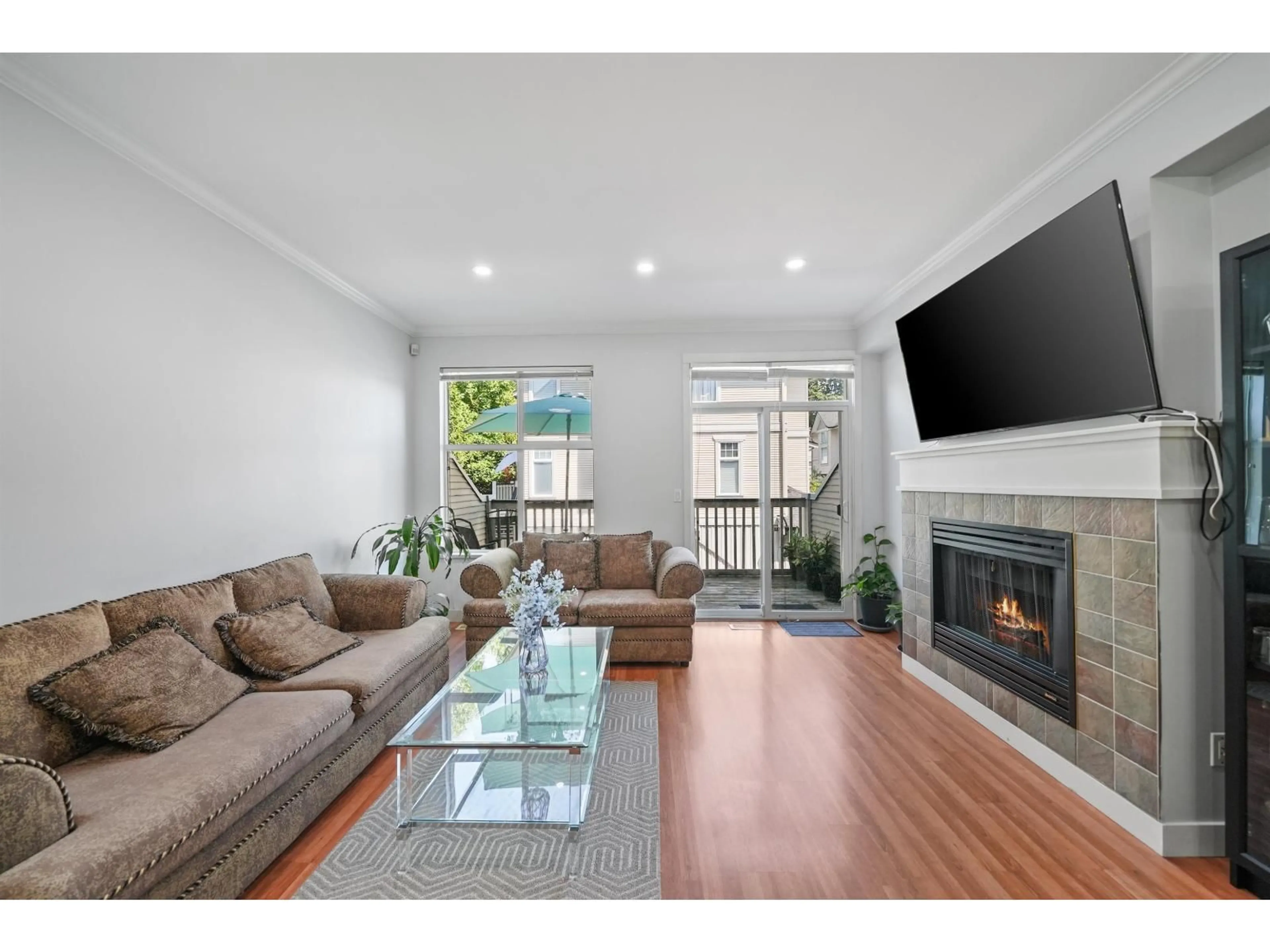 Living room with furniture, wood/laminate floor for 30 - 8383 159 STREET, Surrey British Columbia V4N0W2