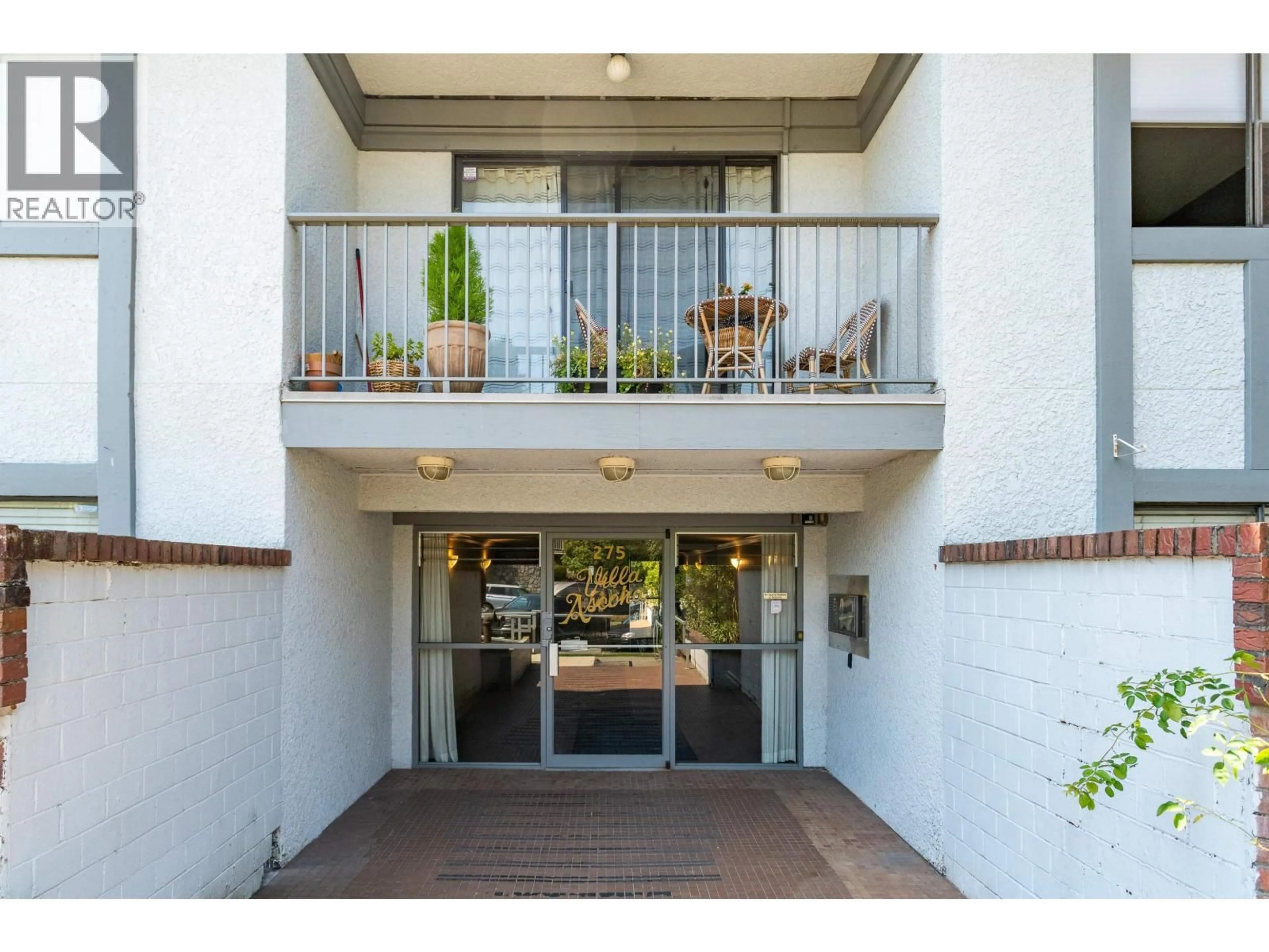 Indoor foyer for 209 - 275 2ND STREET, North Vancouver British Columbia V7M1C9