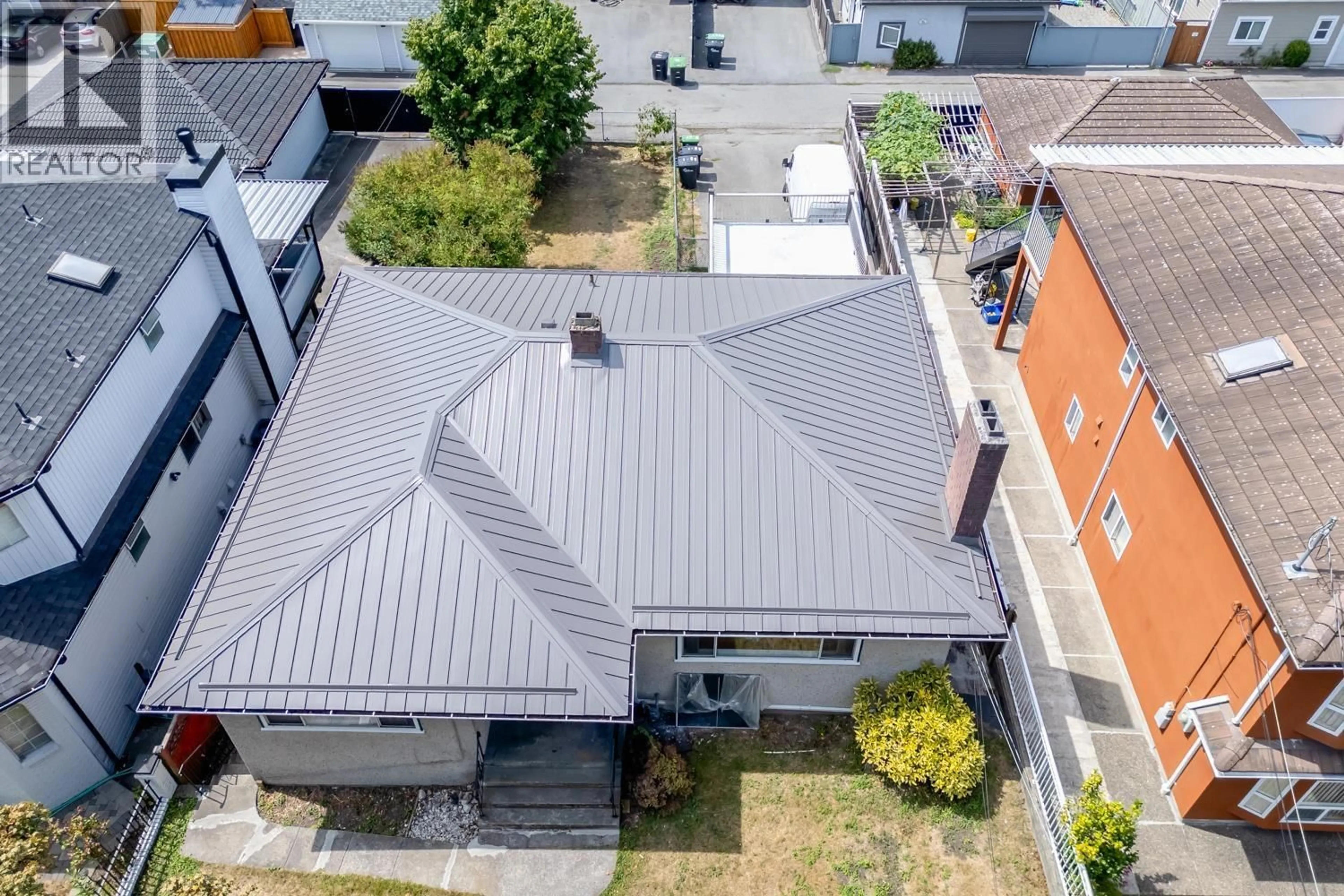 A pic from outside/outdoor area/front of a property/back of a property/a pic from drone, street for 5655 LANCASTER STREET, Vancouver British Columbia V5R4A6