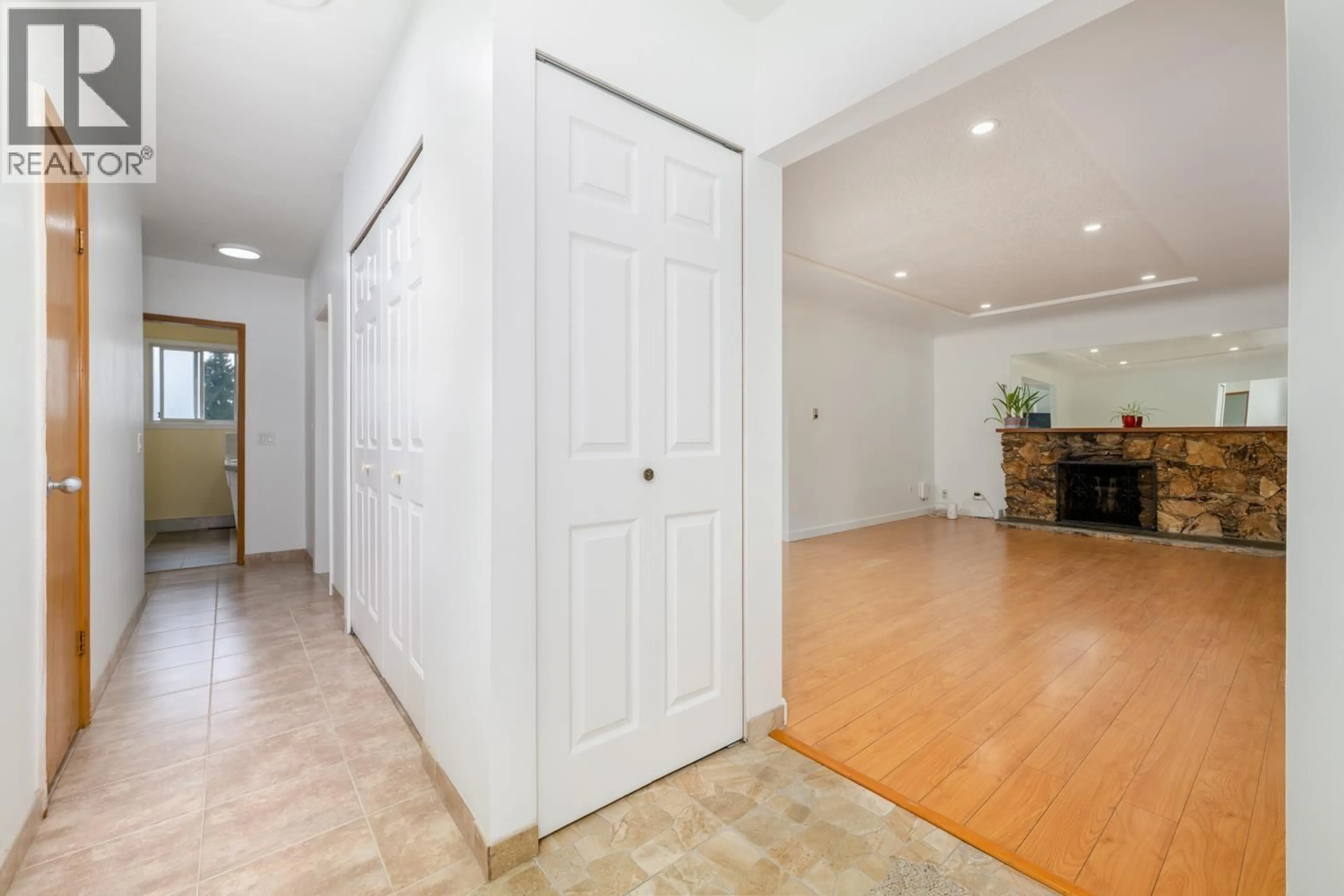 Indoor entryway for 5655 LANCASTER STREET, Vancouver British Columbia V5R4A6