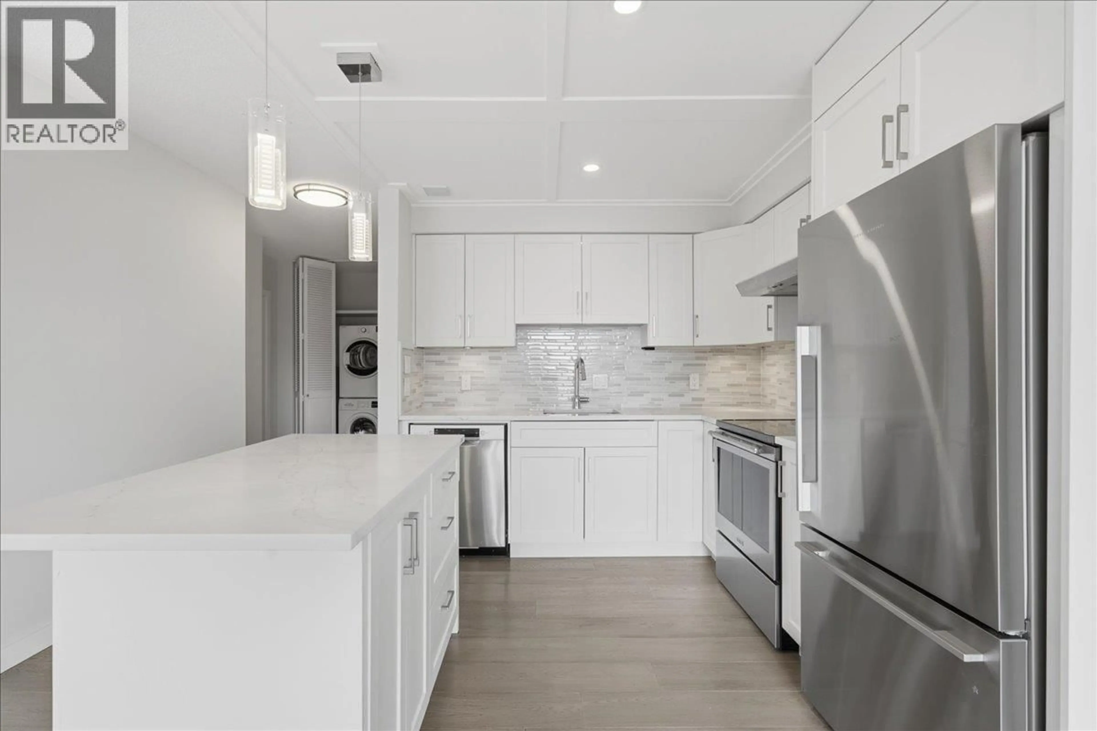 Open concept kitchen, ceramic/tile floor for 802 - 1745 ESQUIMALT AVENUE, West Vancouver British Columbia V7V1R7