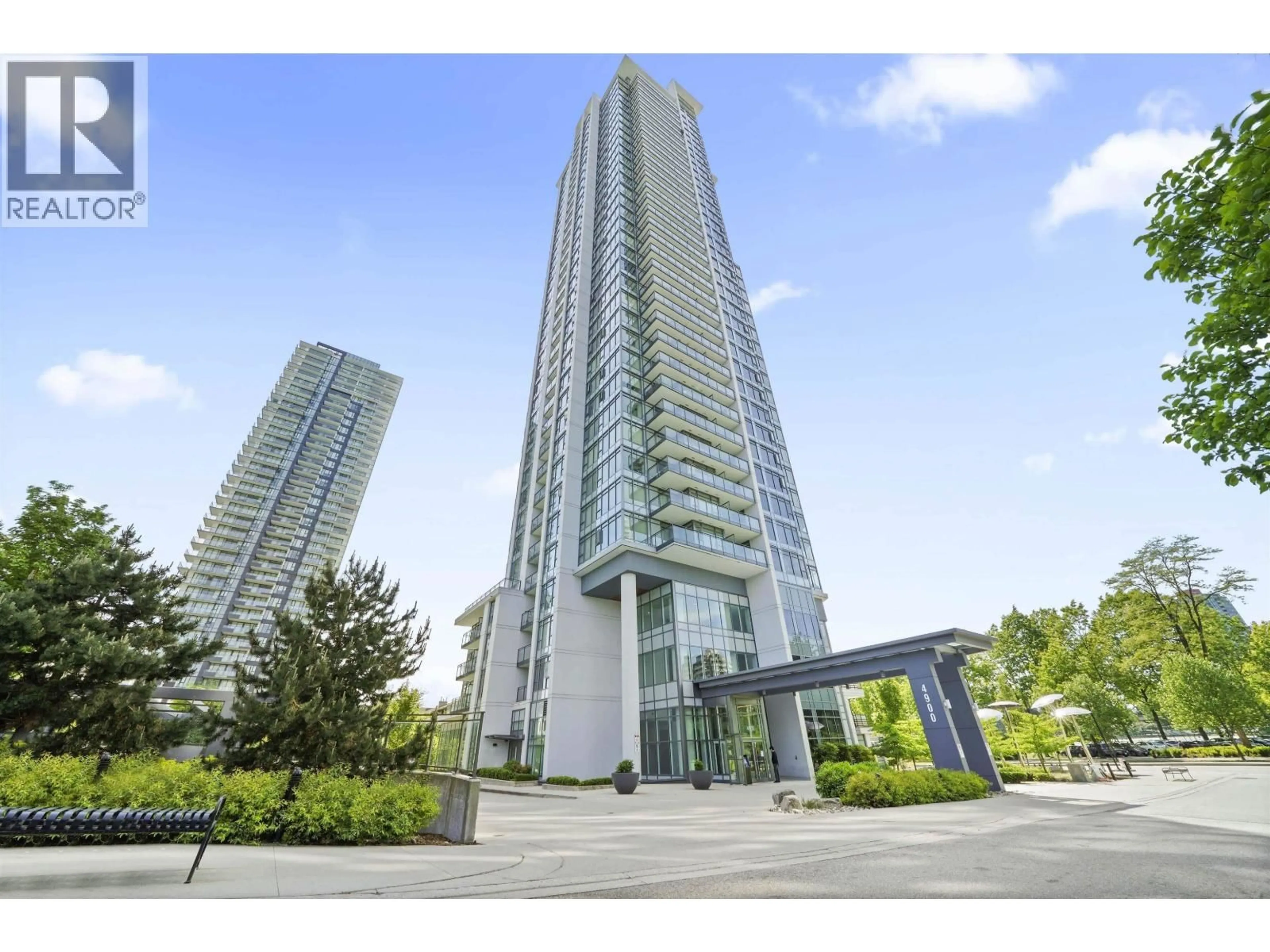 Indoor foyer for 302 - 4900 LENNOX LANE, Burnaby British Columbia V5H0G9