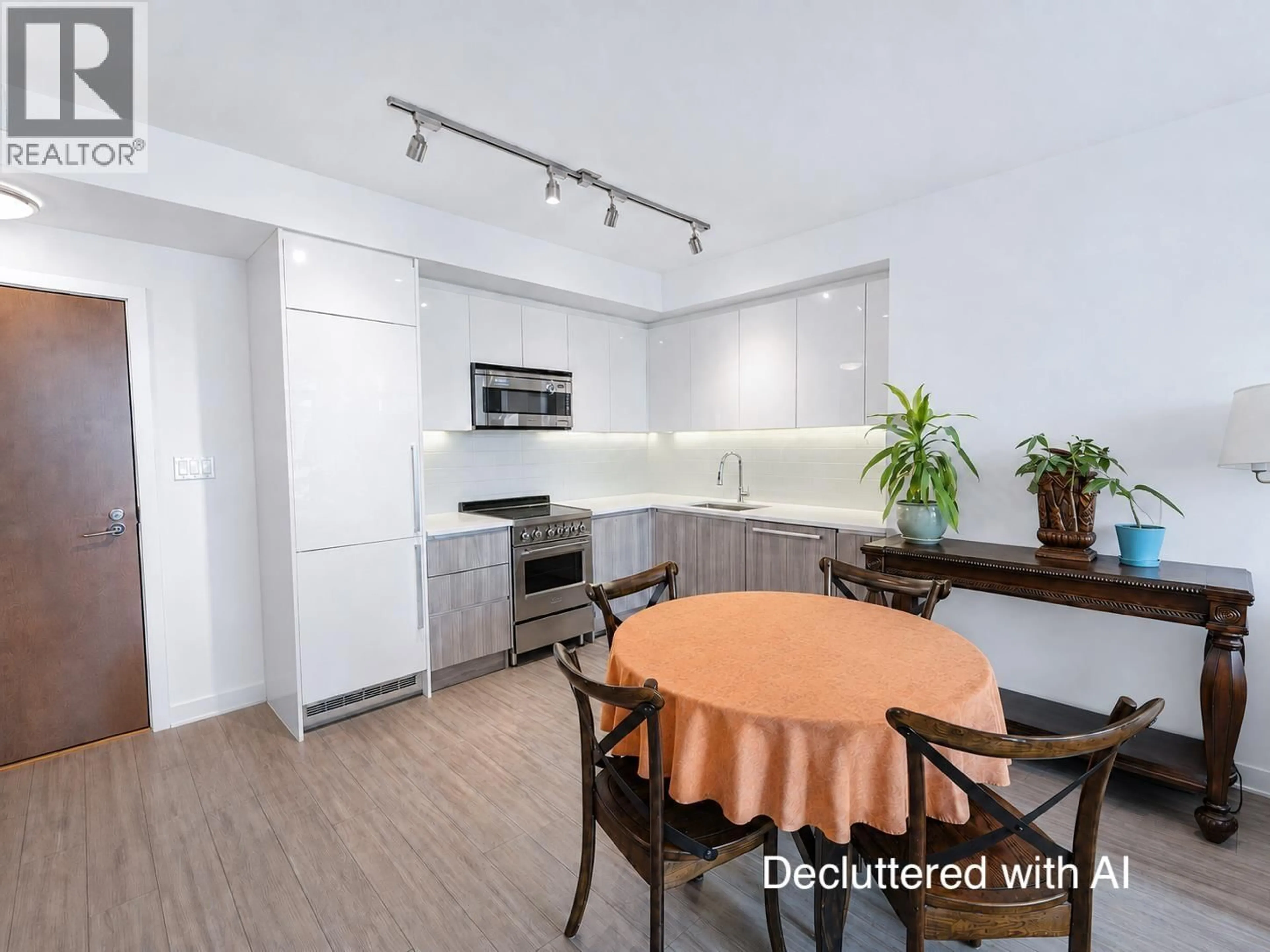 Unknown for 302 - 4900 LENNOX LANE, Burnaby British Columbia V5H0G9