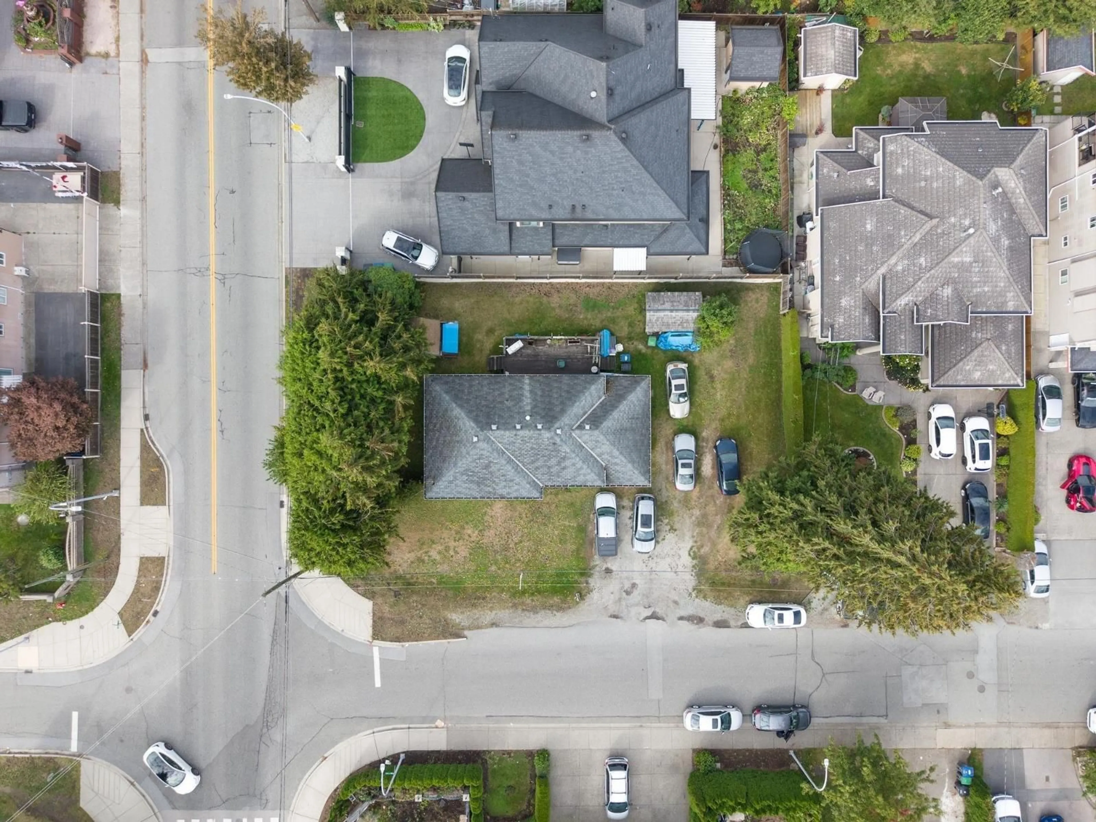 A pic from outside/outdoor area/front of a property/back of a property/a pic from drone, street for 12411 78 AVENUE, Surrey British Columbia V3W2X5