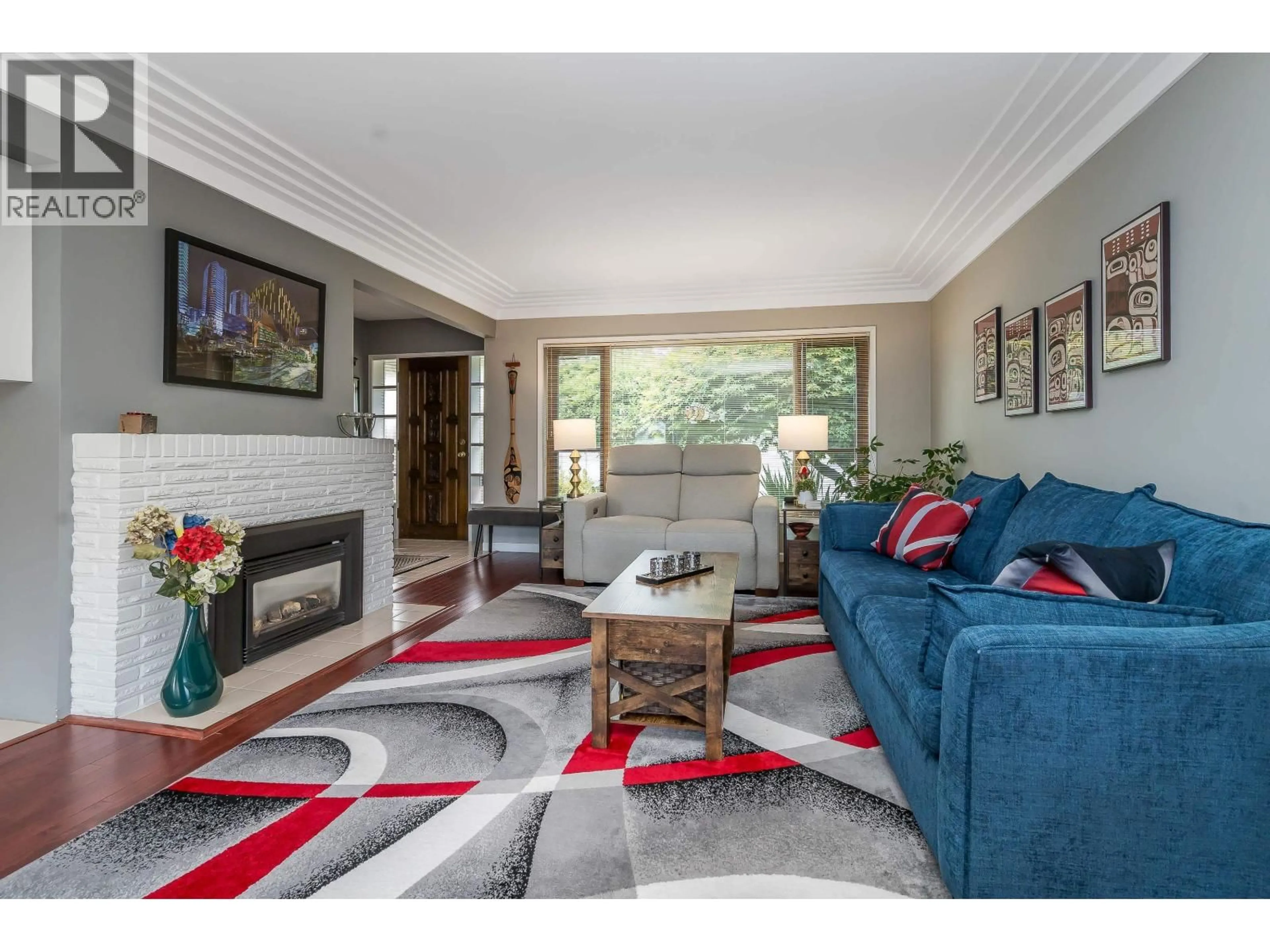 Living room with furniture, unknown for 324 CHURCHILL AVENUE, New Westminster British Columbia V3L4P6