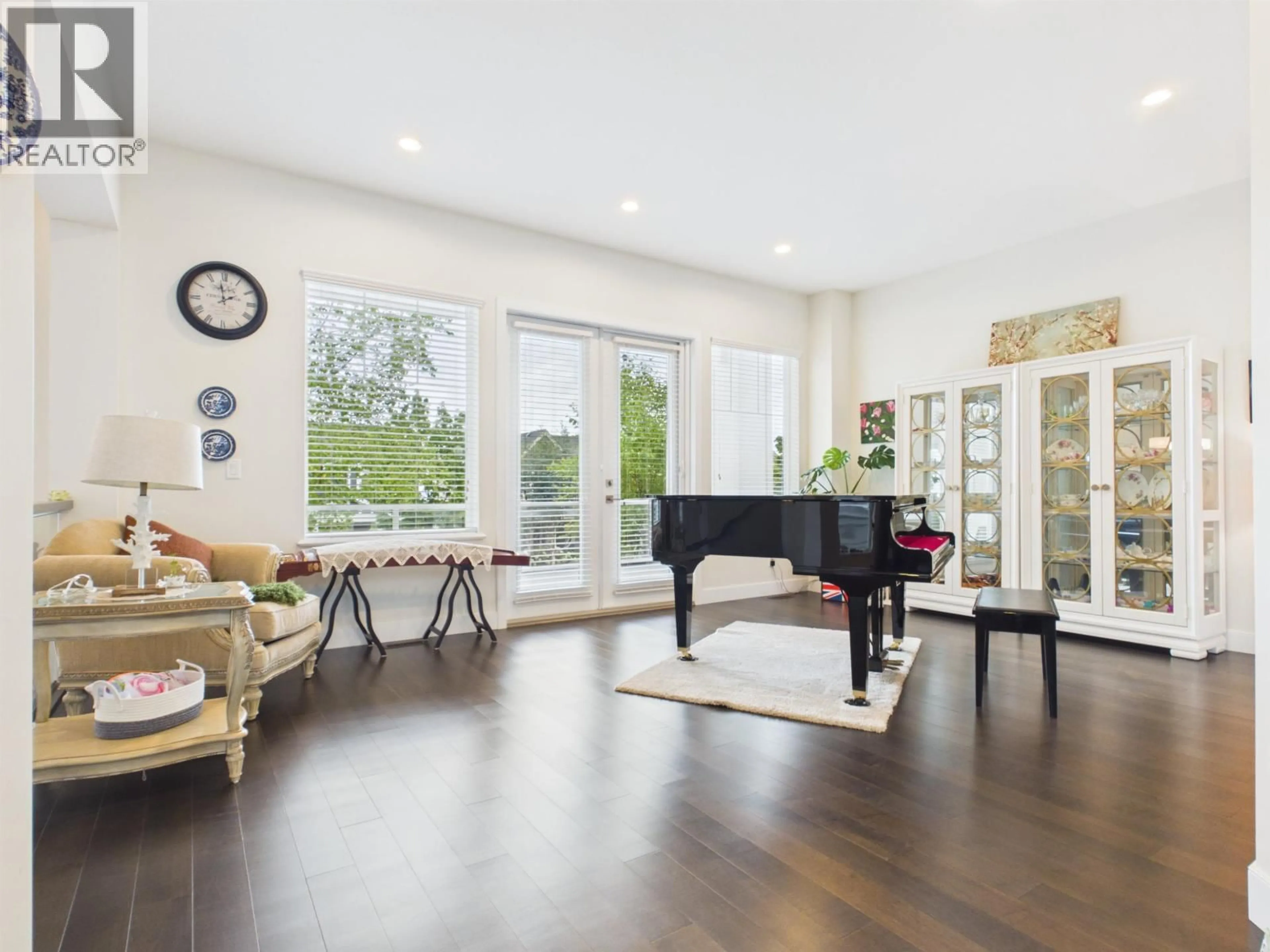 Living room with furniture, unknown for 3513 HADLEY WOOD, Coquitlam British Columbia V3E0K2