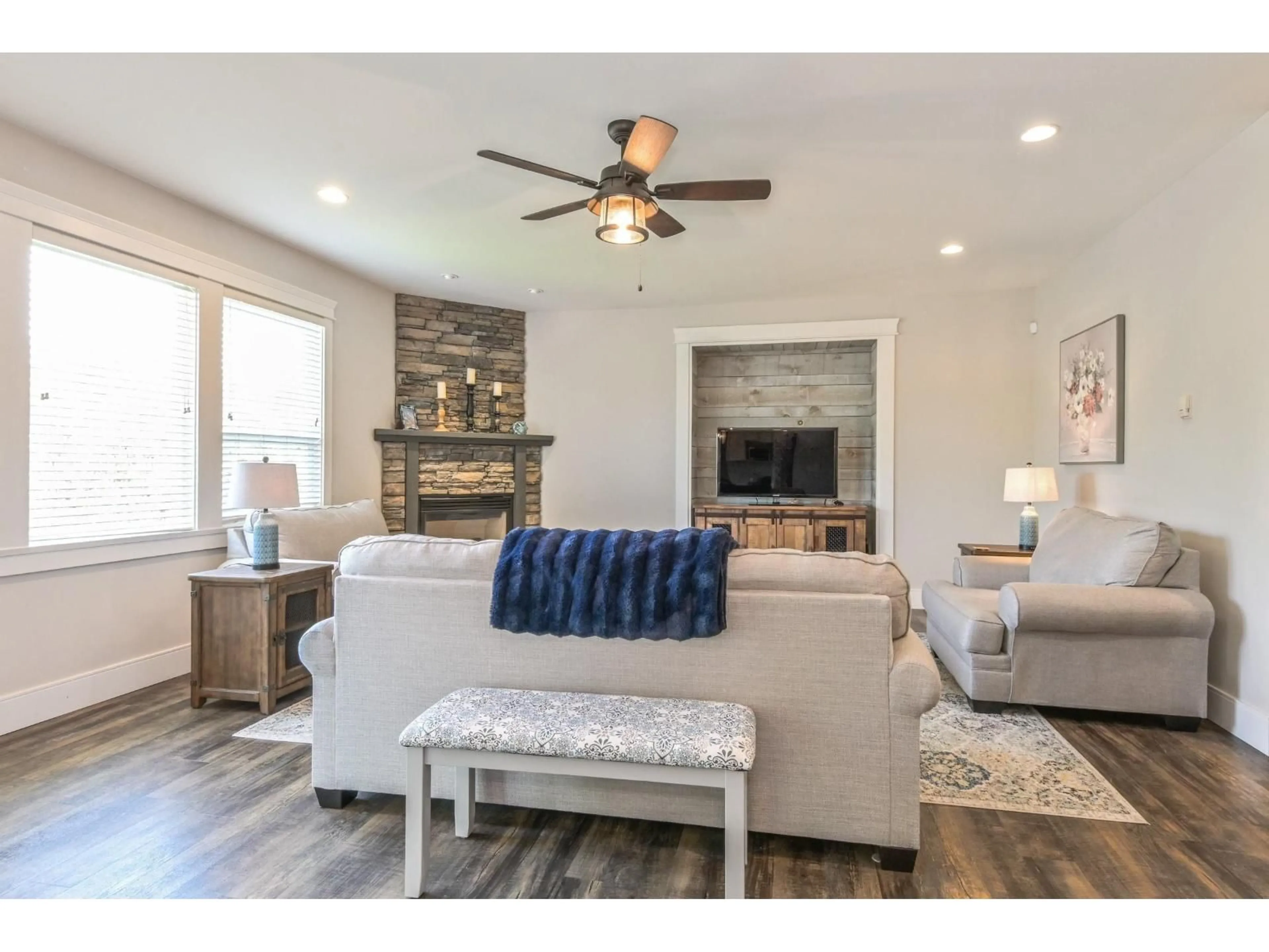 Living room with furniture, unknown for 35423 MCKINLEY DRIVE, Abbotsford British Columbia V3G3E2
