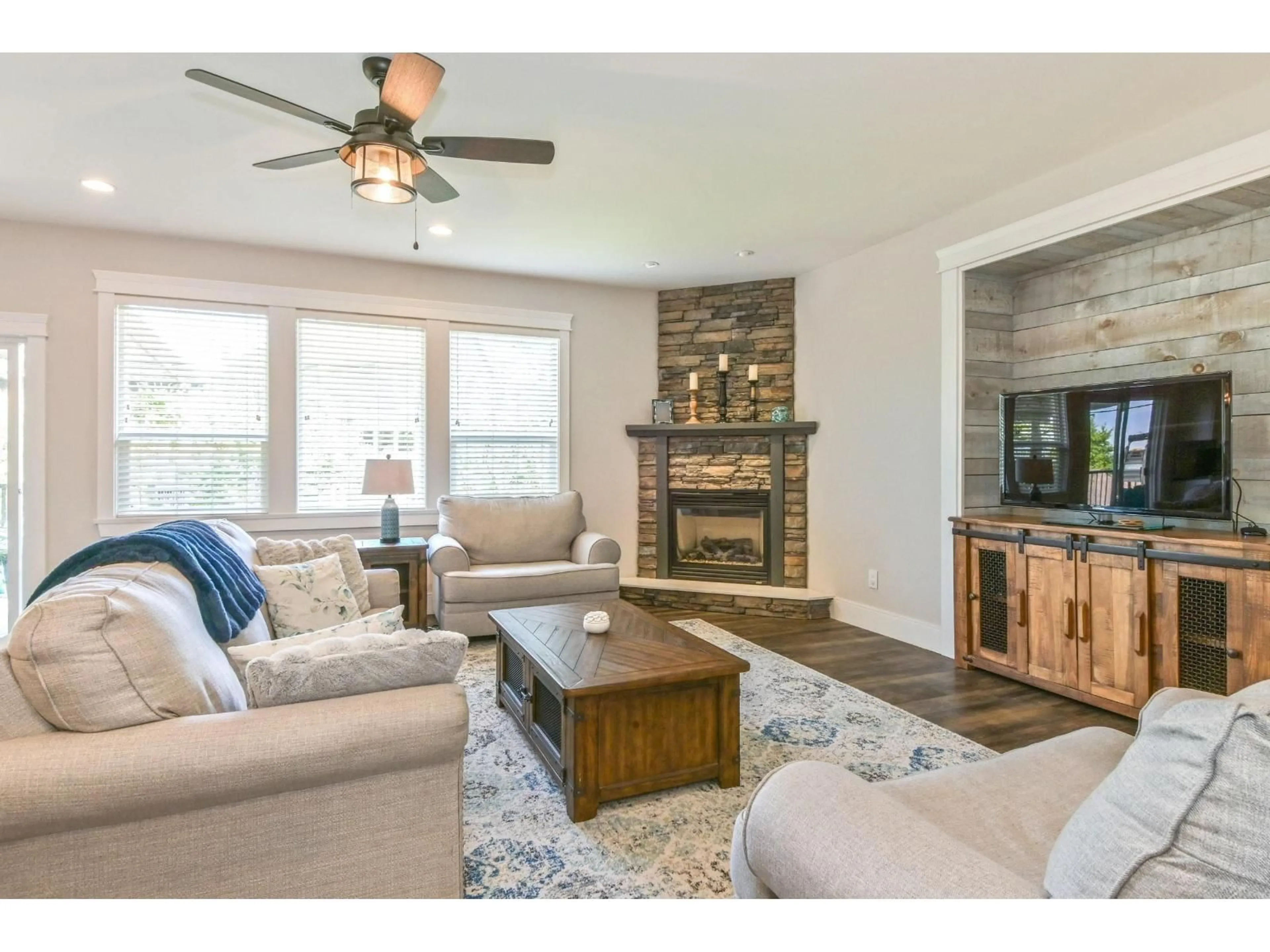 Living room with furniture, wood/laminate floor for 35423 MCKINLEY DRIVE, Abbotsford British Columbia V3G3E2