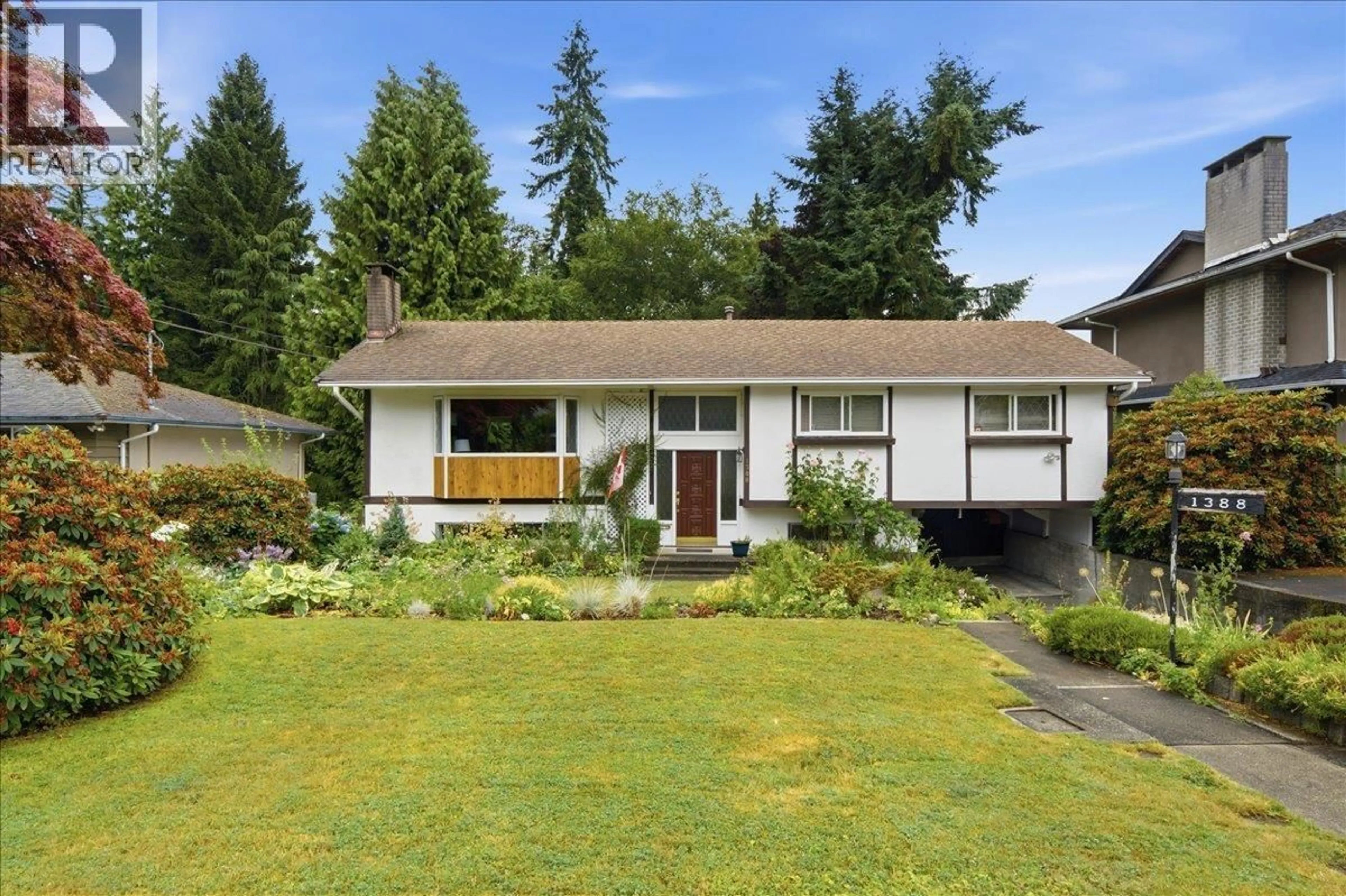 Home with vinyl exterior material, street for 1388 CAMBRIDGE DRIVE, Coquitlam British Columbia V3J2P7