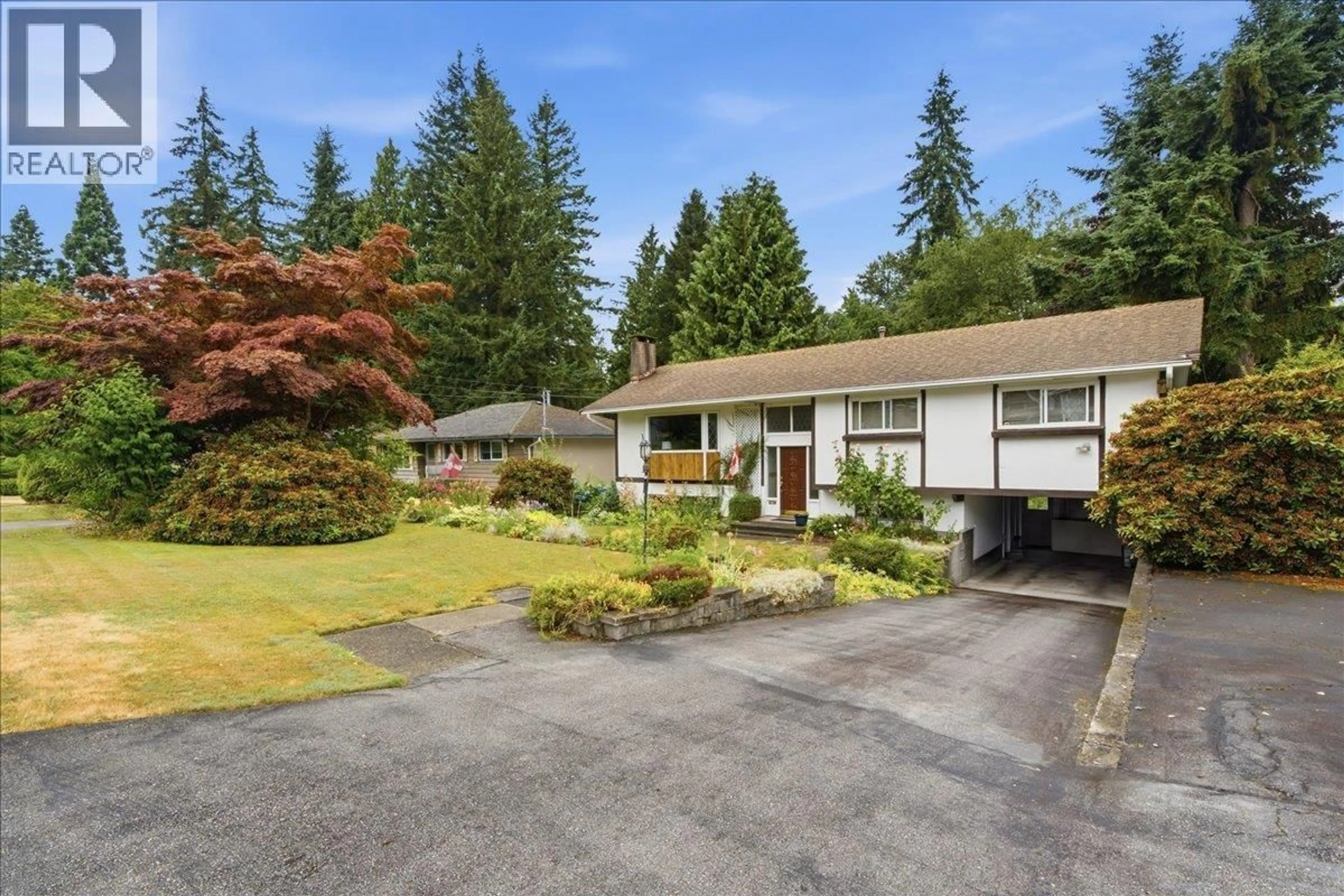 A pic from outside/outdoor area/front of a property/back of a property/a pic from drone, unknown for 1388 CAMBRIDGE DRIVE, Coquitlam British Columbia V3J2P7