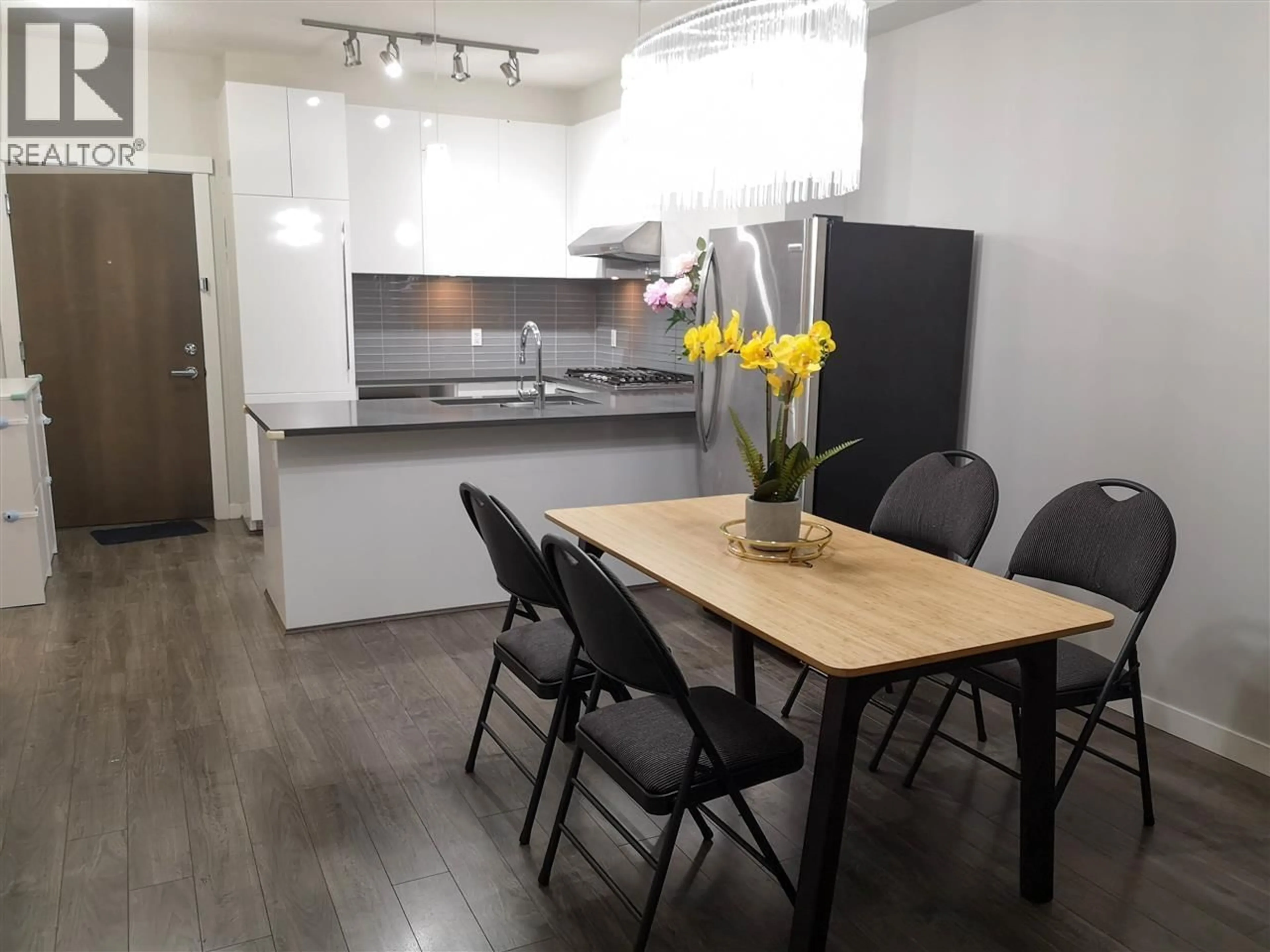 Open concept kitchen, wood/laminate floor for 118 - 9399 ALEXANDRA ROAD, Richmond British Columbia V6X0L7