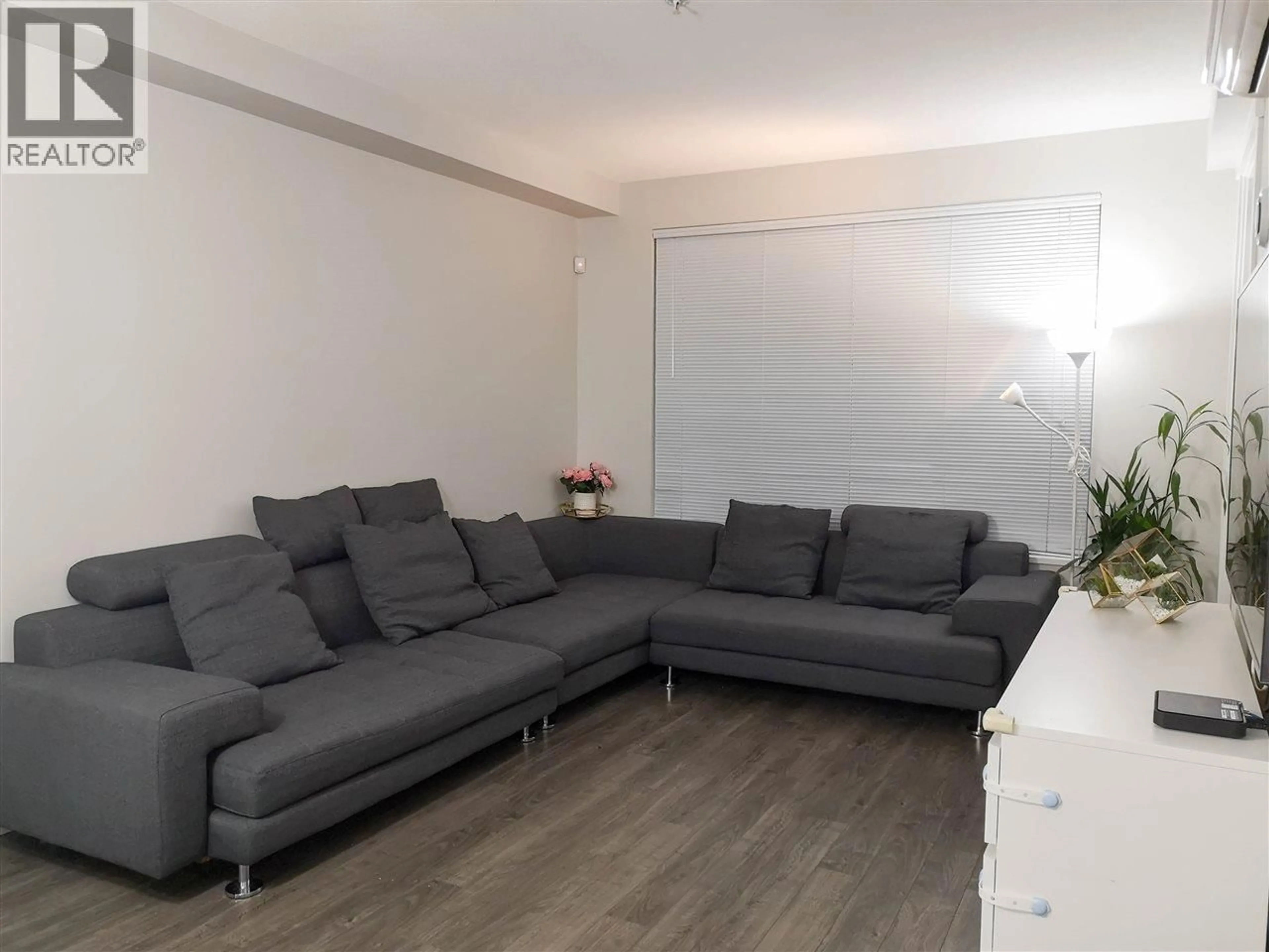 Living room with furniture, unknown for 118 - 9399 ALEXANDRA ROAD, Richmond British Columbia V6X0L7