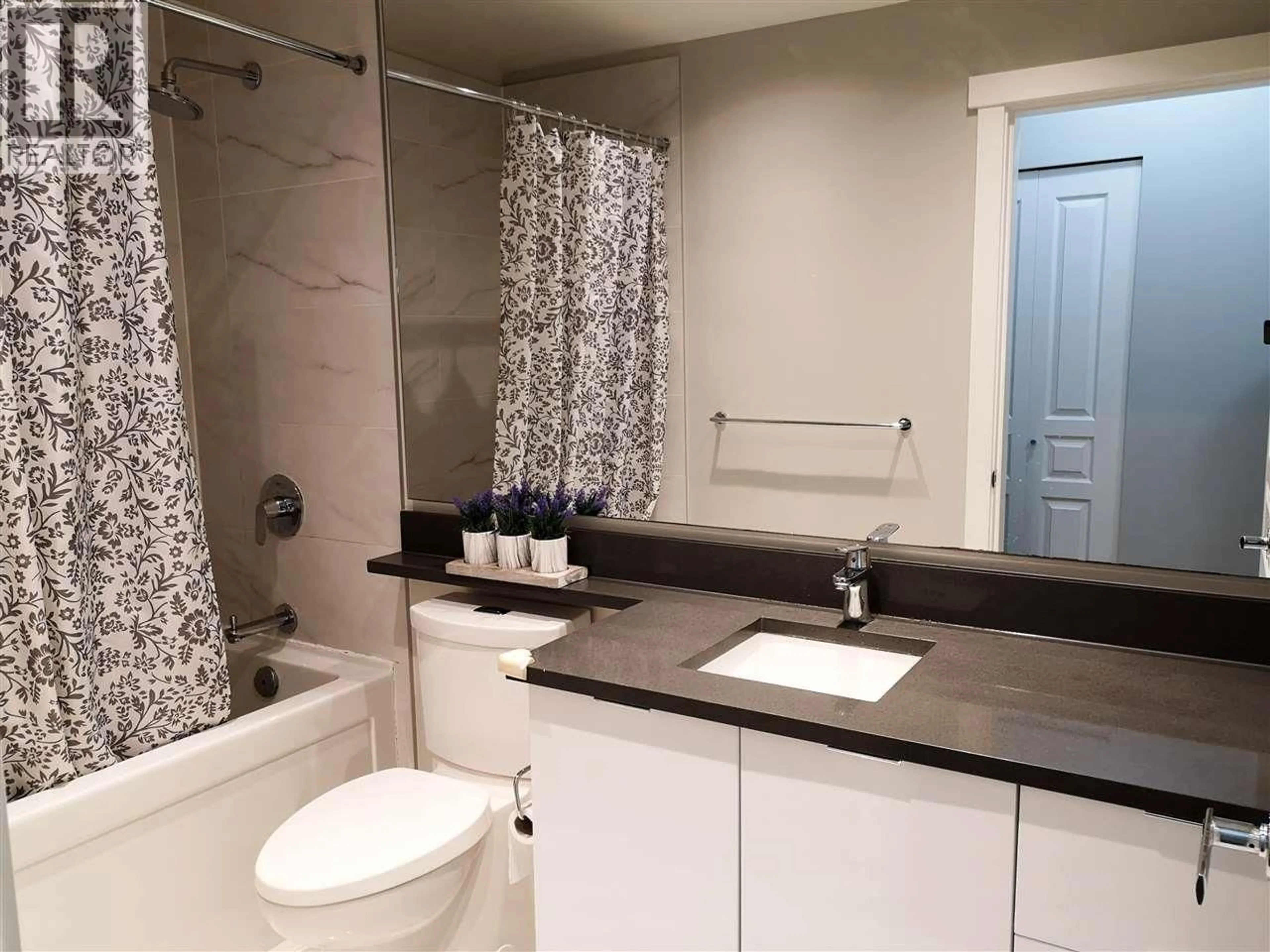 Standard bathroom, ceramic/tile floor for 118 - 9399 ALEXANDRA ROAD, Richmond British Columbia V6X0L7