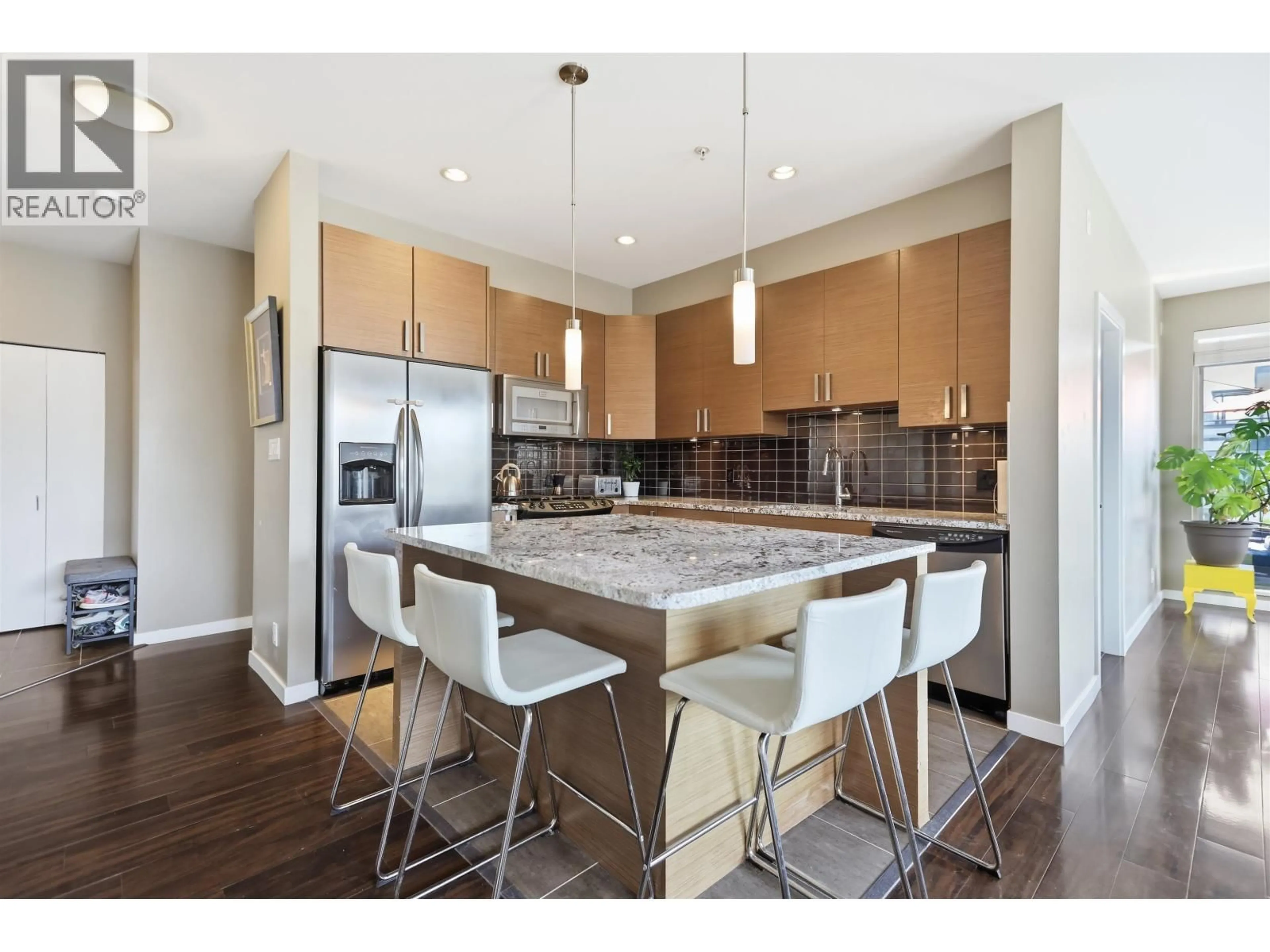 Open concept kitchen, wood/laminate floor for 206 - 288 HAMPTON STREET, New Westminster British Columbia V3M5L9