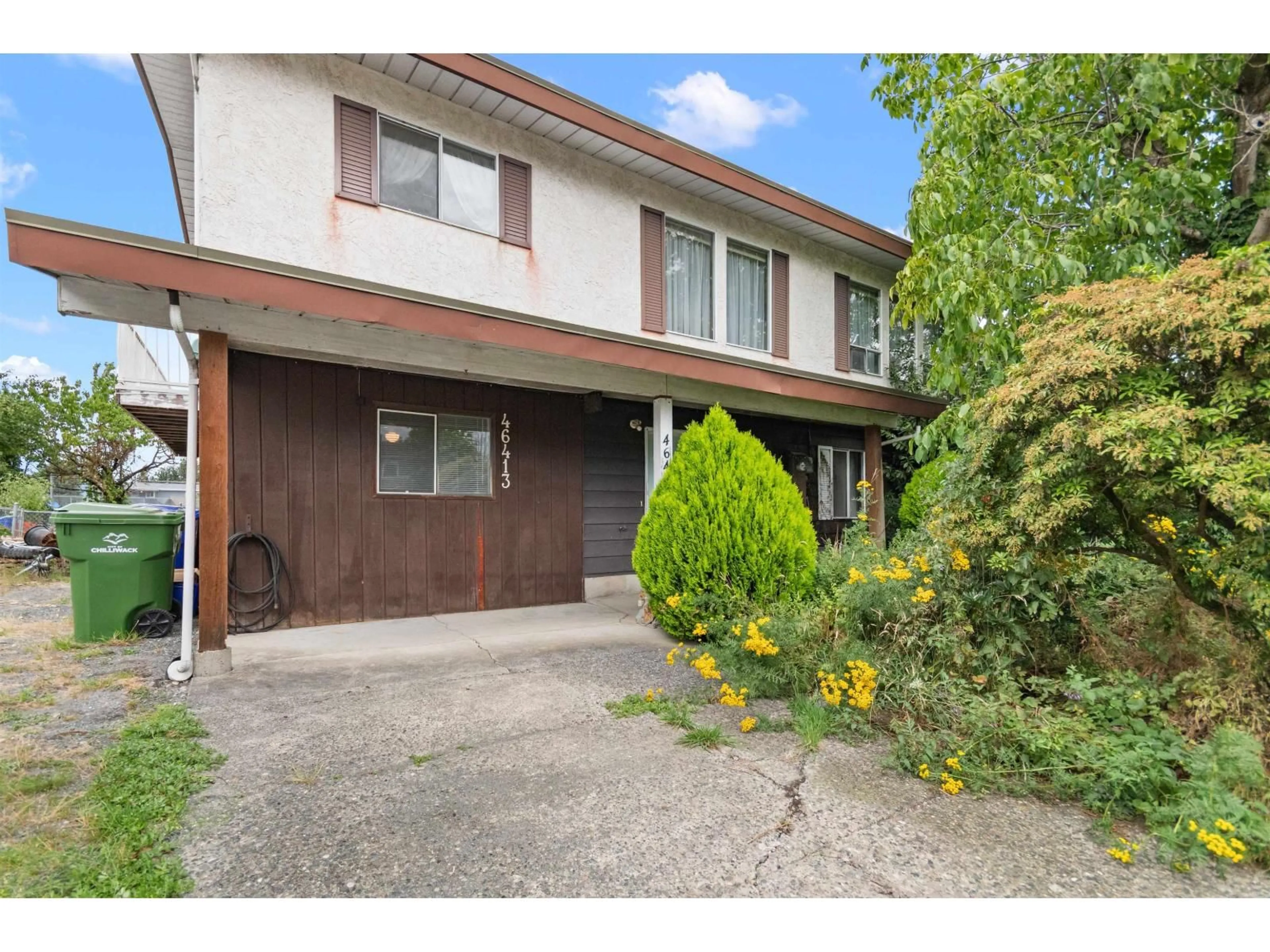 A pic from outside/outdoor area/front of a property/back of a property/a pic from drone, street for 46413 DINAH AVENUE, Chilliwack British Columbia V2P7E2