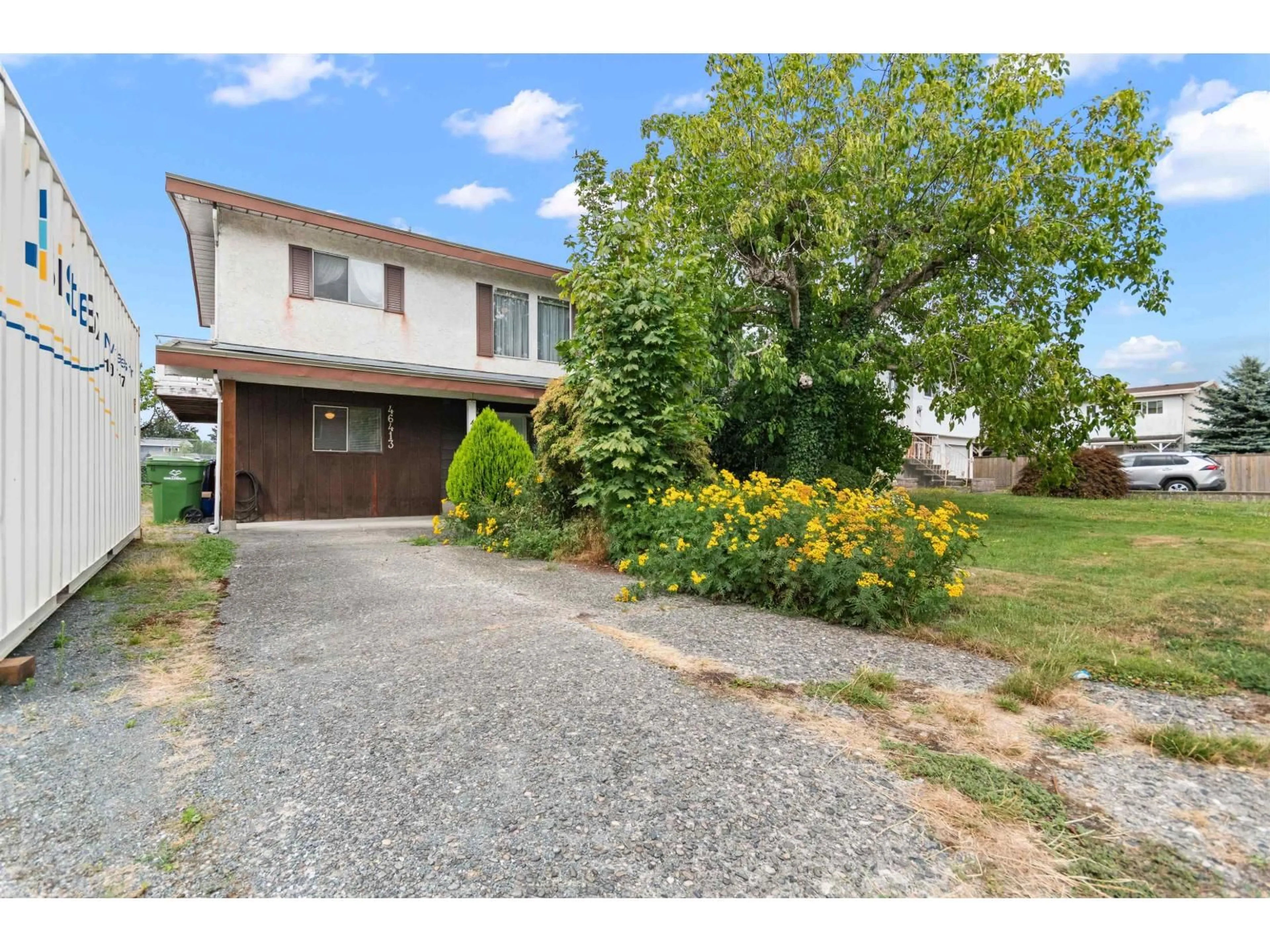A pic from outside/outdoor area/front of a property/back of a property/a pic from drone, street for 46413 DINAH AVENUE, Chilliwack British Columbia V2P7E2