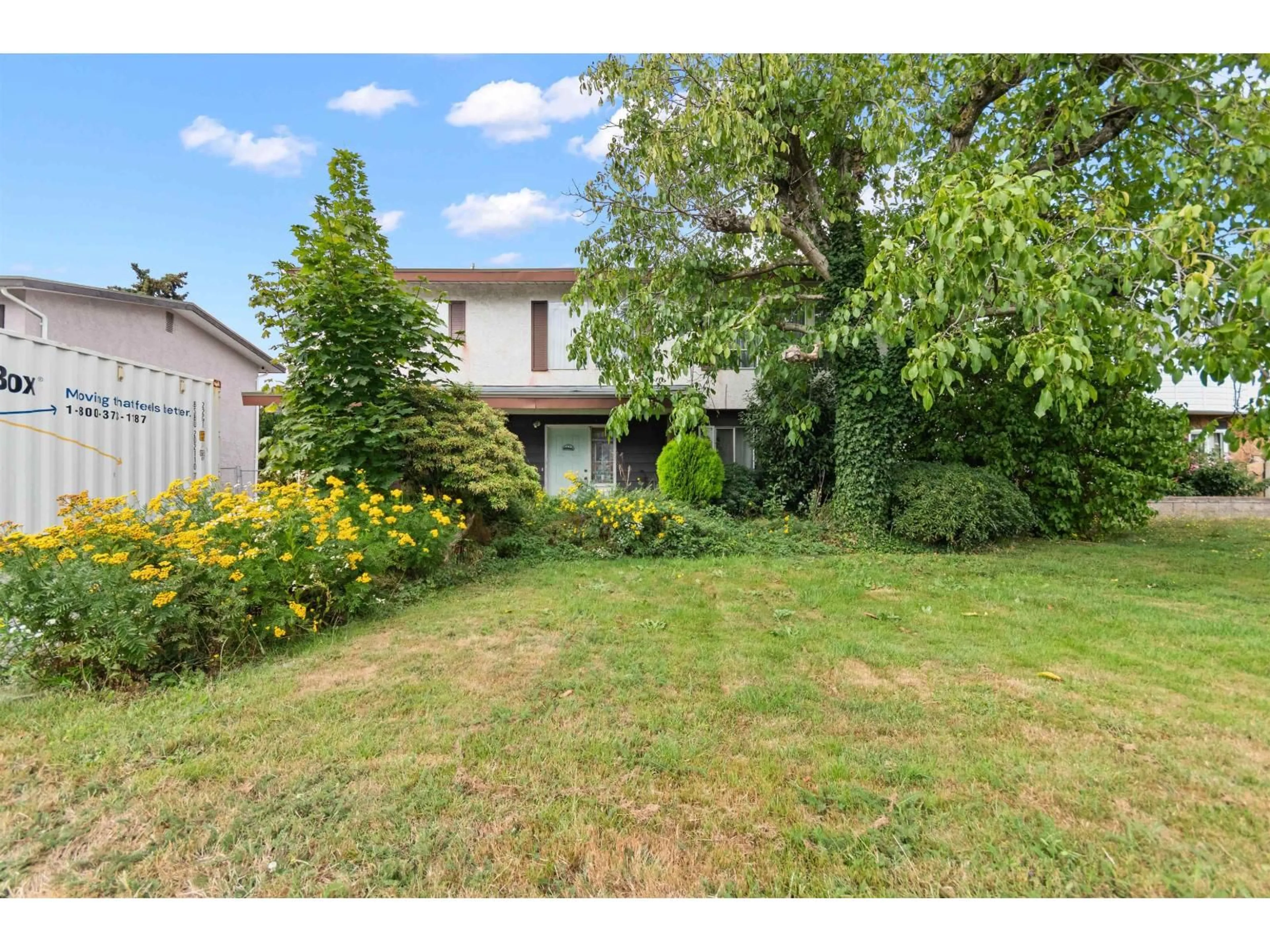A pic from outside/outdoor area/front of a property/back of a property/a pic from drone, street for 46413 DINAH AVENUE, Chilliwack British Columbia V2P7E2
