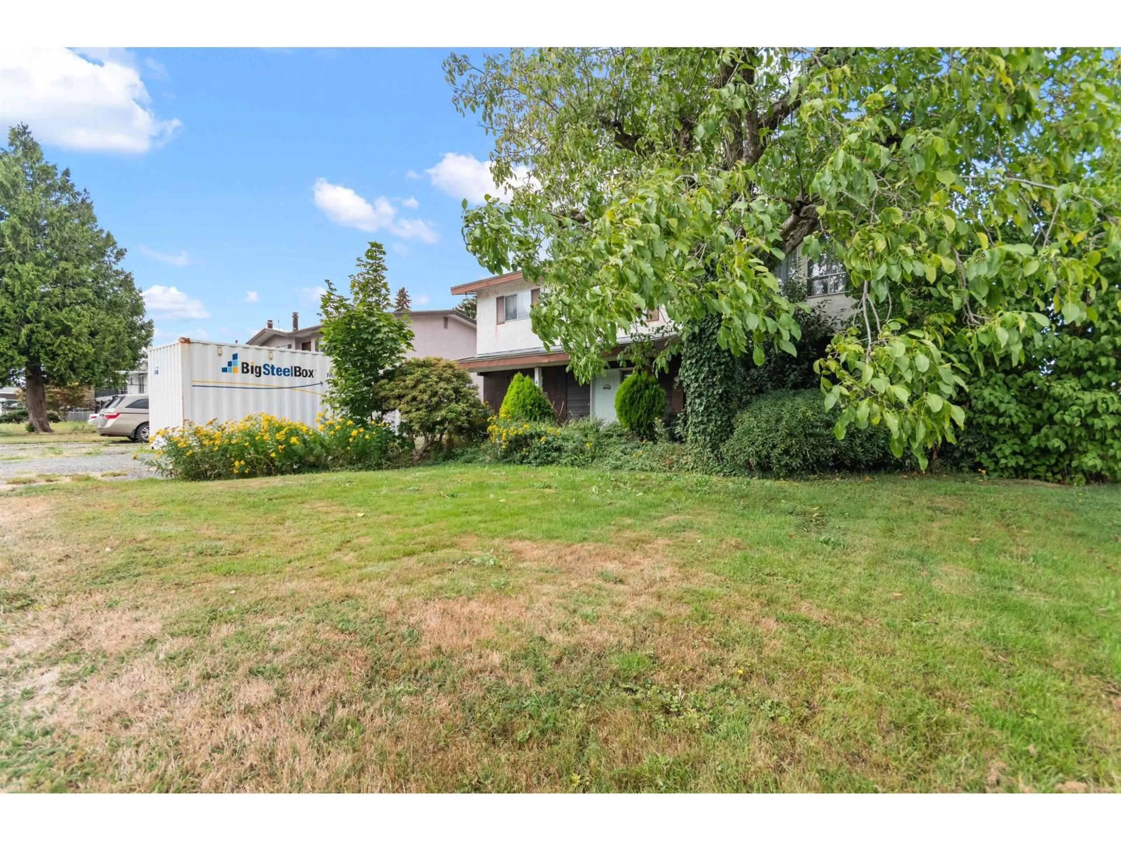A pic from outside/outdoor area/front of a property/back of a property/a pic from drone, street for 46413 DINAH AVENUE, Chilliwack British Columbia V2P7E2