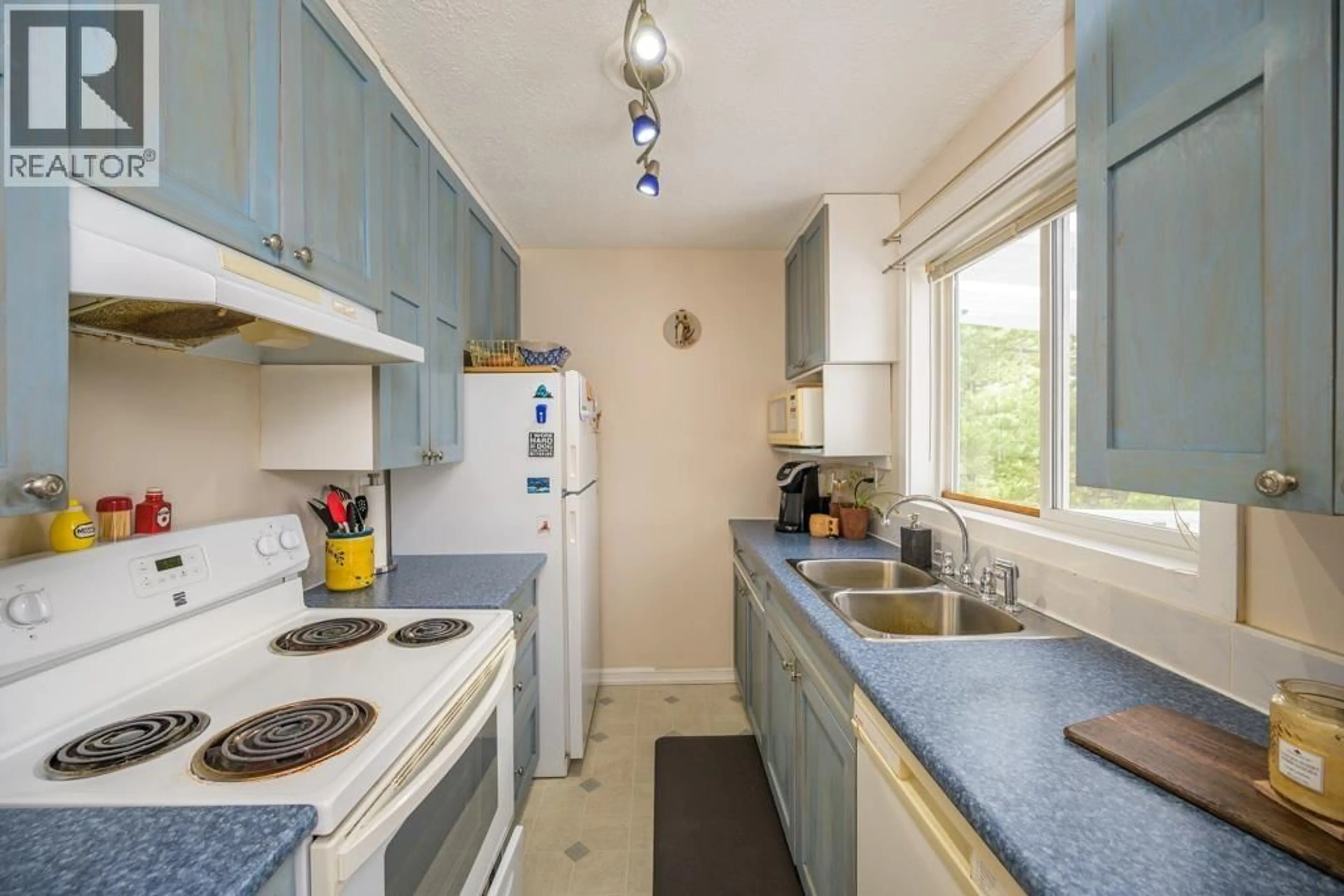 Standard kitchen, unknown for 9035 COLUMBIA ROAD, Prince George British Columbia V2N6E1