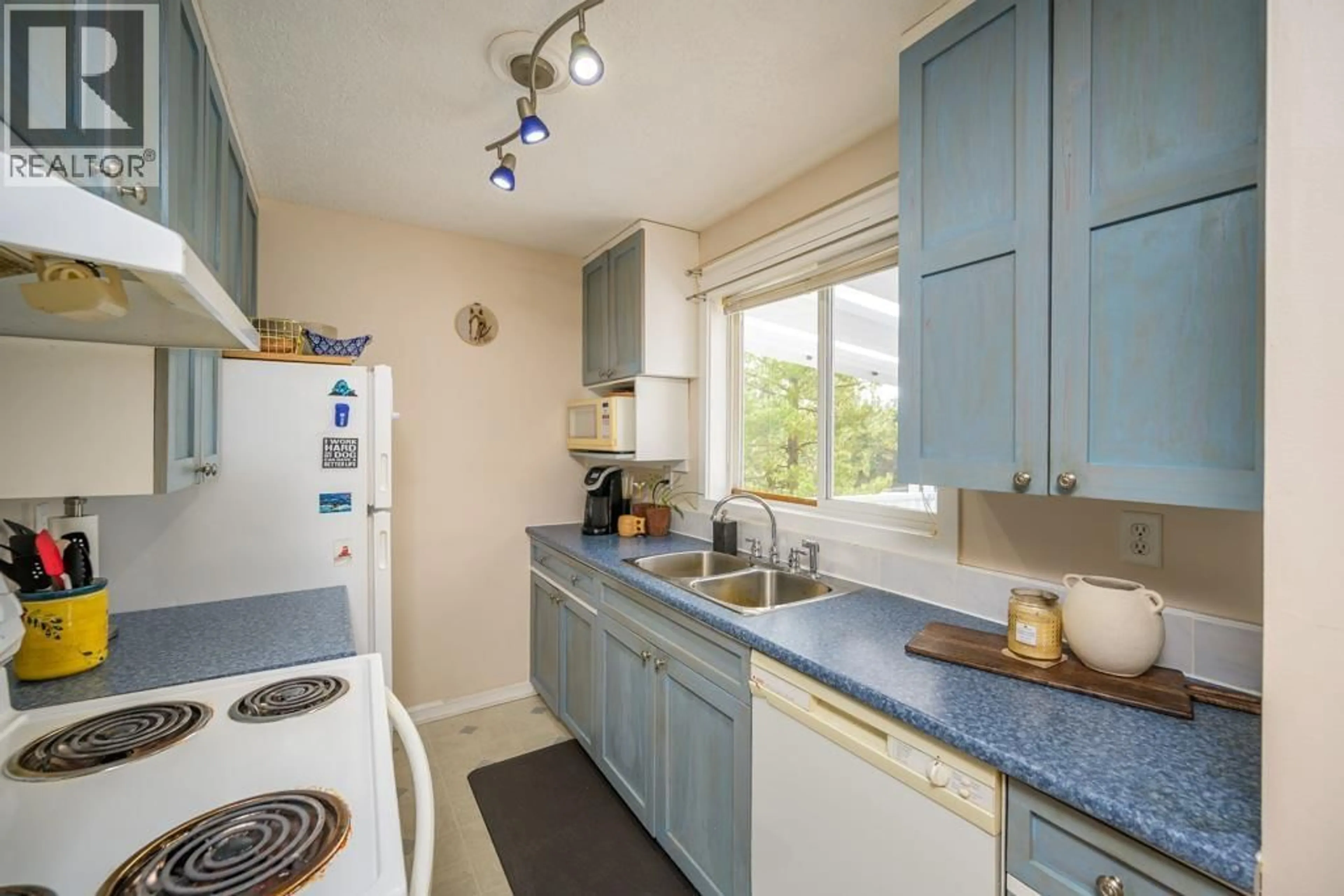 Standard kitchen, unknown for 9035 COLUMBIA ROAD, Prince George British Columbia V2N6E1