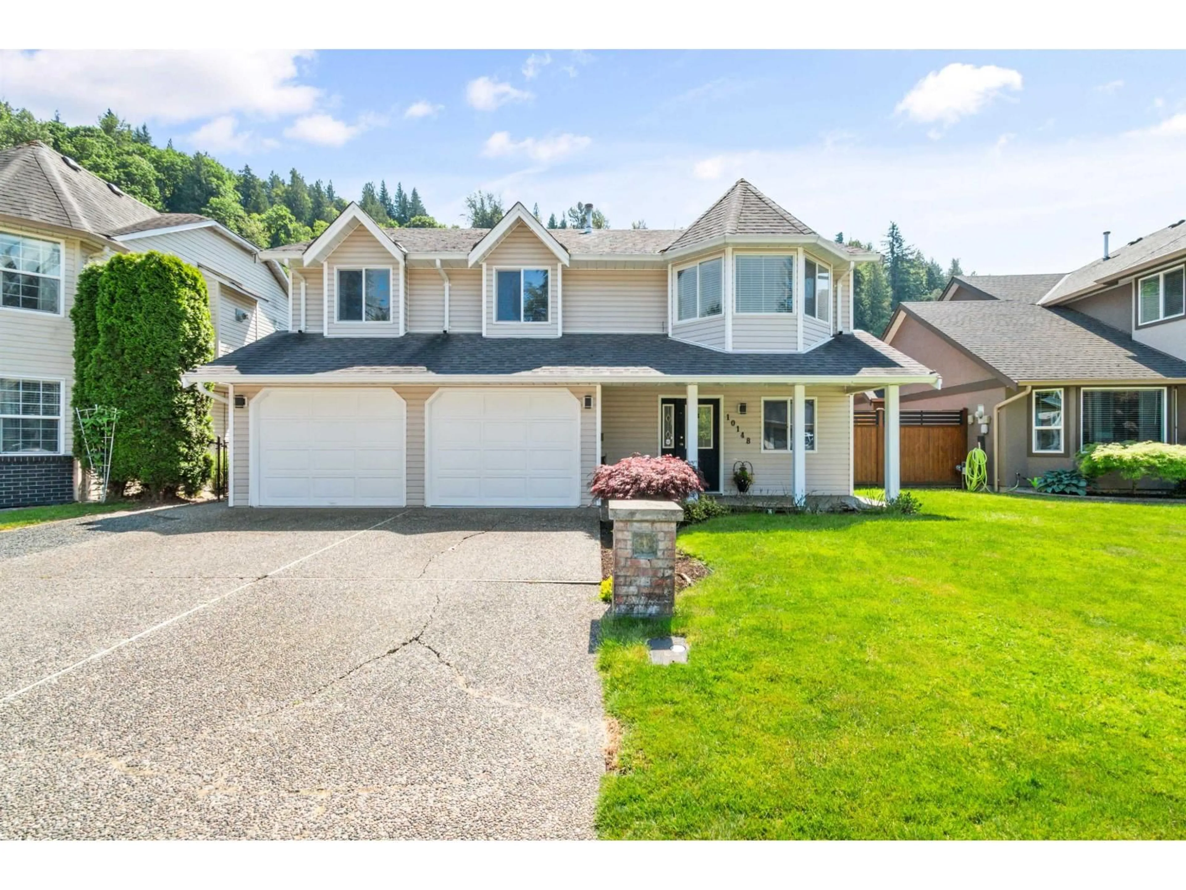 Home with vinyl exterior material, street for 10148 BEAVER CRESCENT, Chilliwack British Columbia V2P7X4