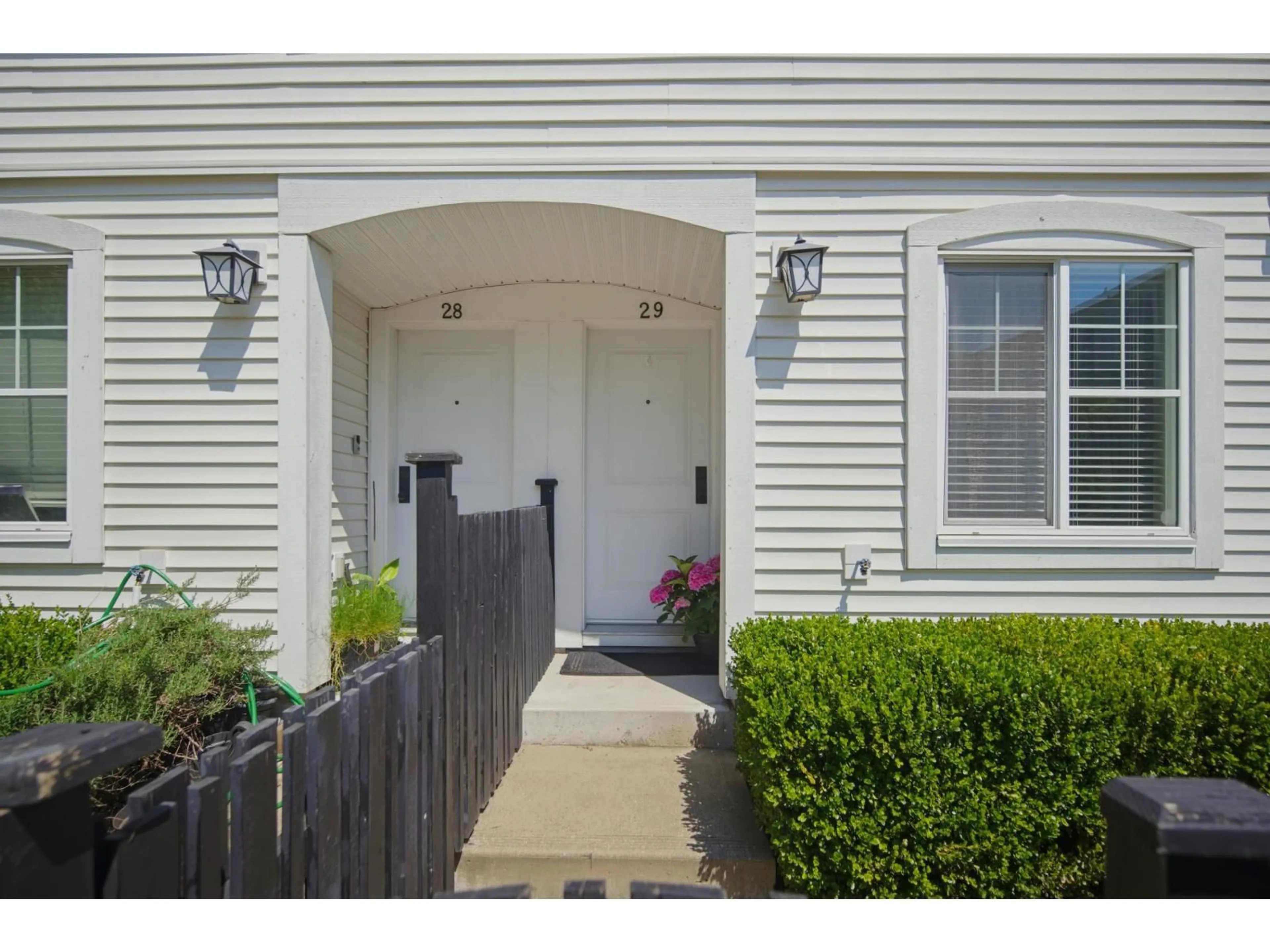 Indoor entryway for 29 - 19180 65 AVENUE, Surrey British Columbia V4N6M5