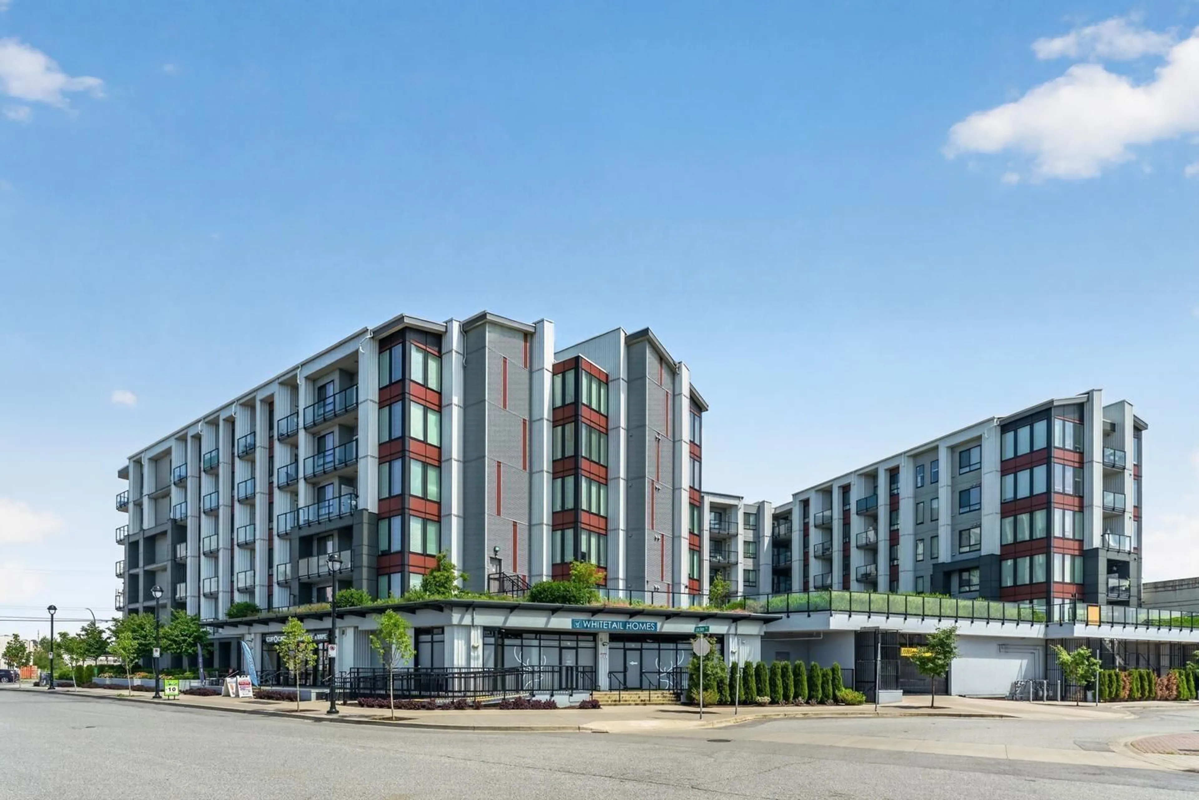 Patio, building for 504 - 20360 LOGAN AVENUE, Langley British Columbia V3L4L8