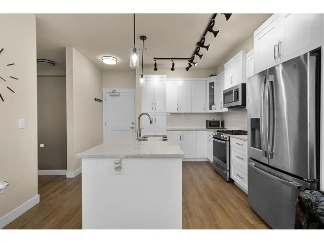 612 - 11077 RAVINE ROAD, Surrey 2