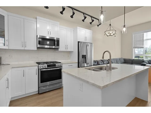 612 - 11077 RAVINE ROAD, Surrey 3