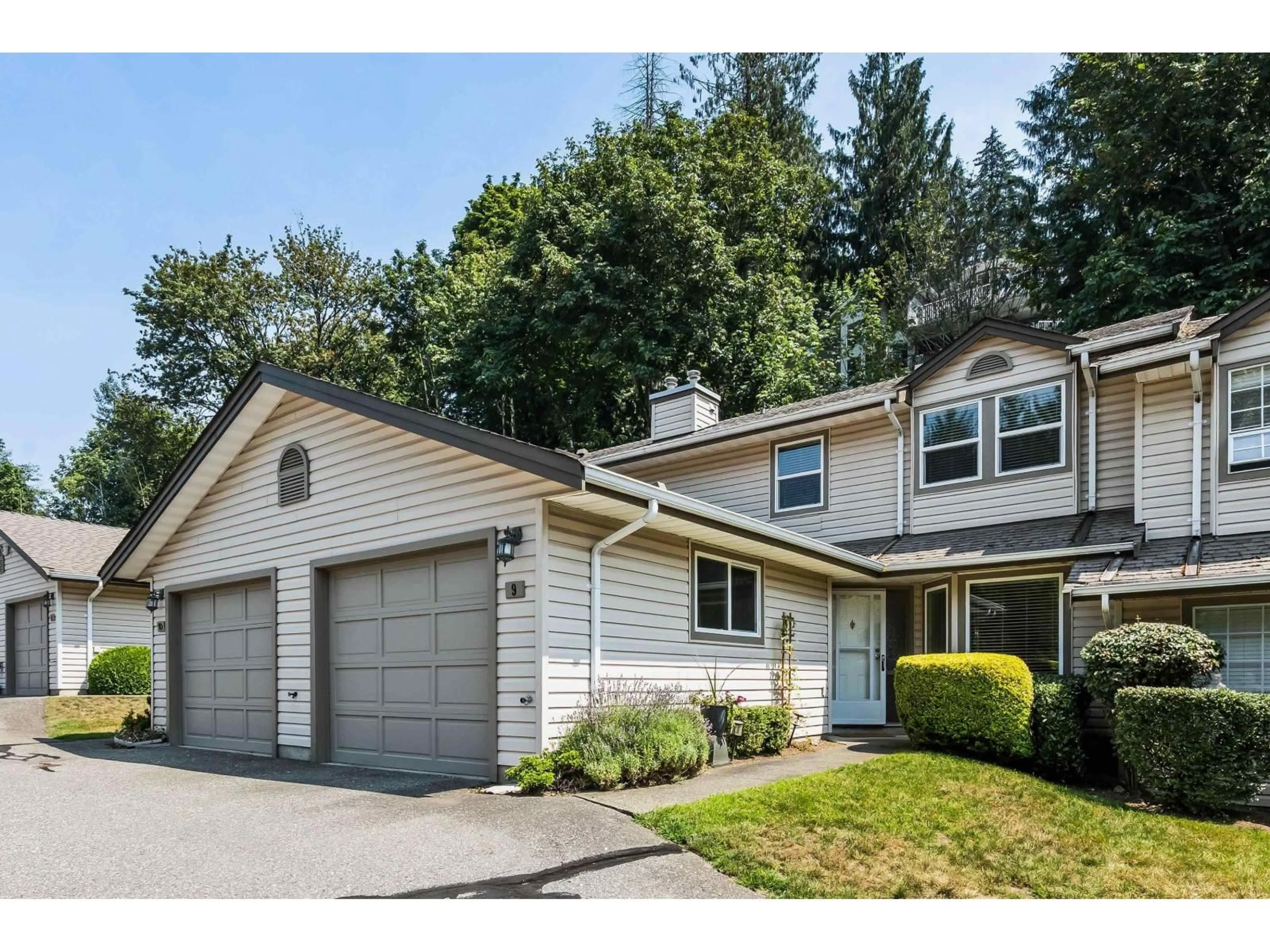 Home with vinyl exterior material, street for 9 - 2803 MARBLE HILL DRIVE, Abbotsford British Columbia V3G2Y4