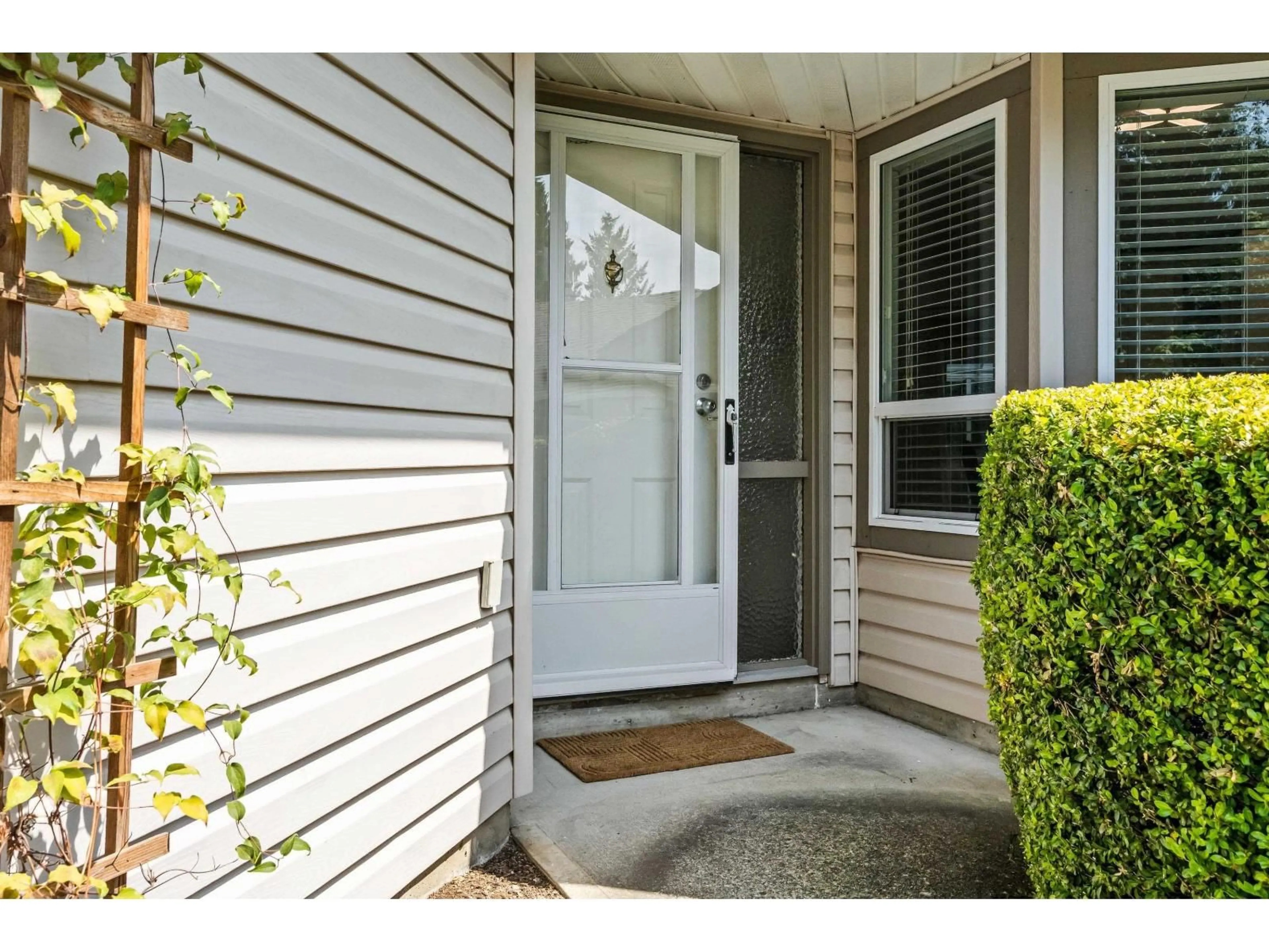 Indoor entryway for 9 - 2803 MARBLE HILL DRIVE, Abbotsford British Columbia V3G2Y4