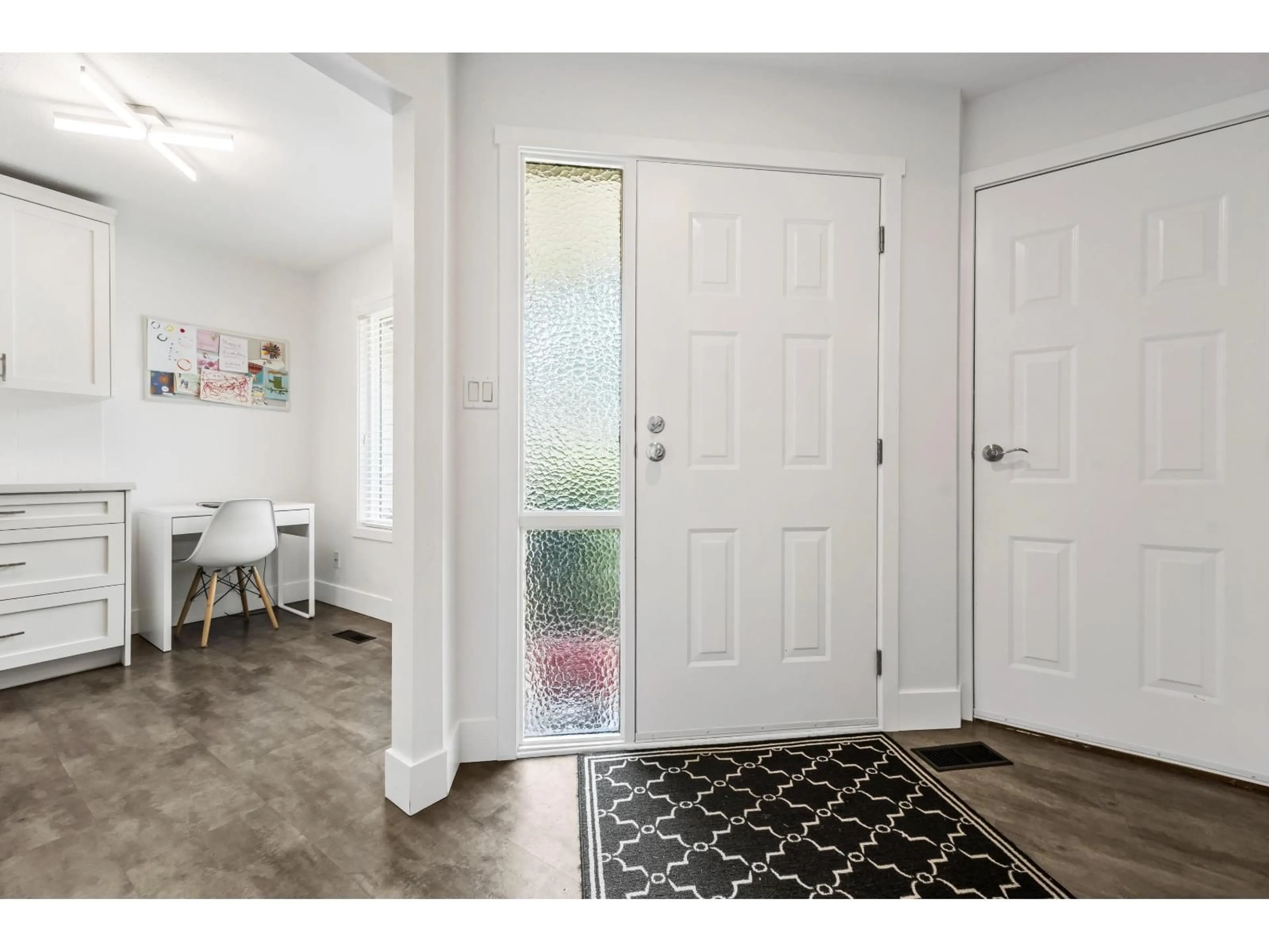 Indoor entryway for 9 - 2803 MARBLE HILL DRIVE, Abbotsford British Columbia V3G2Y4