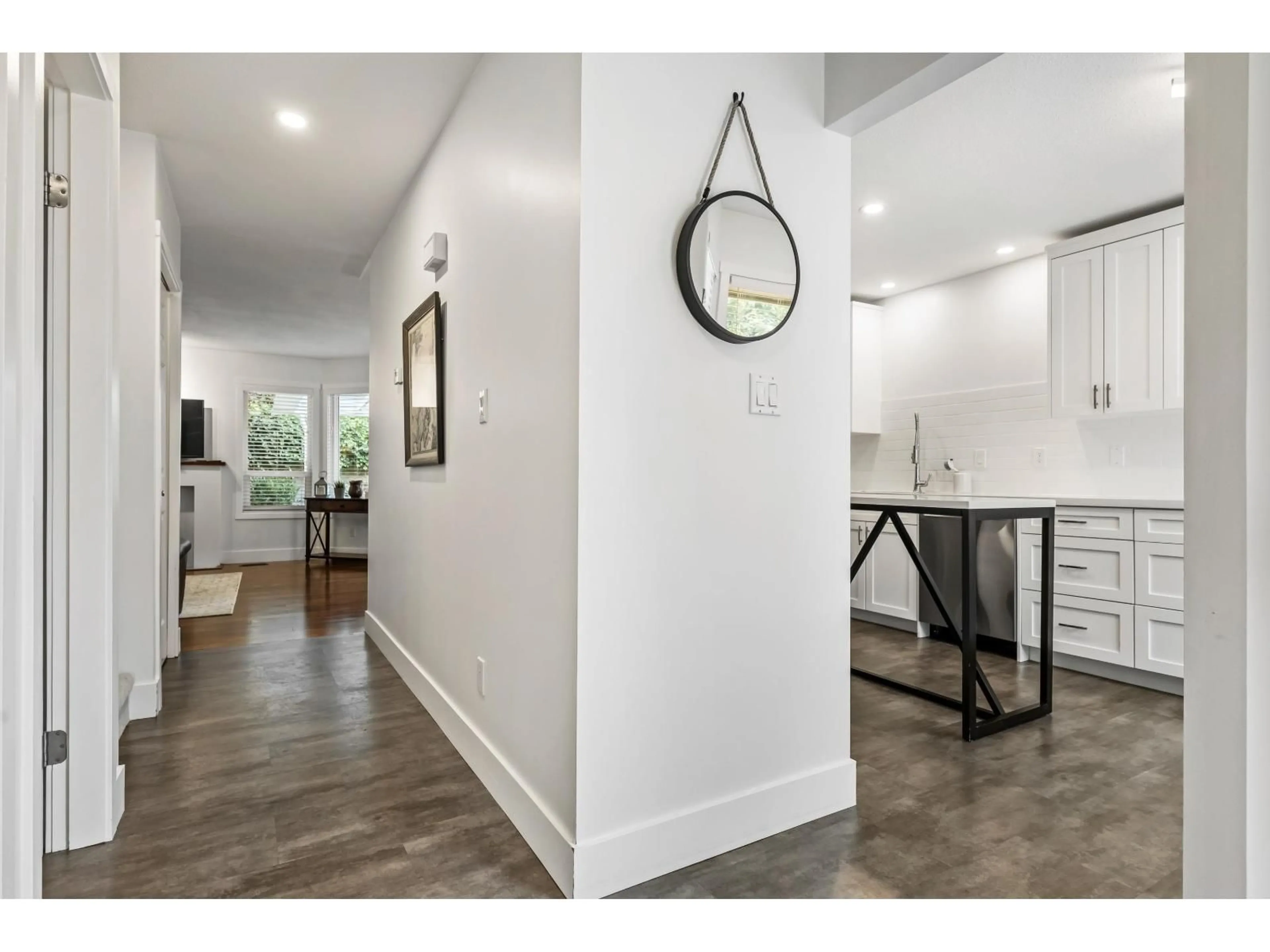 Indoor entryway for 9 - 2803 MARBLE HILL DRIVE, Abbotsford British Columbia V3G2Y4