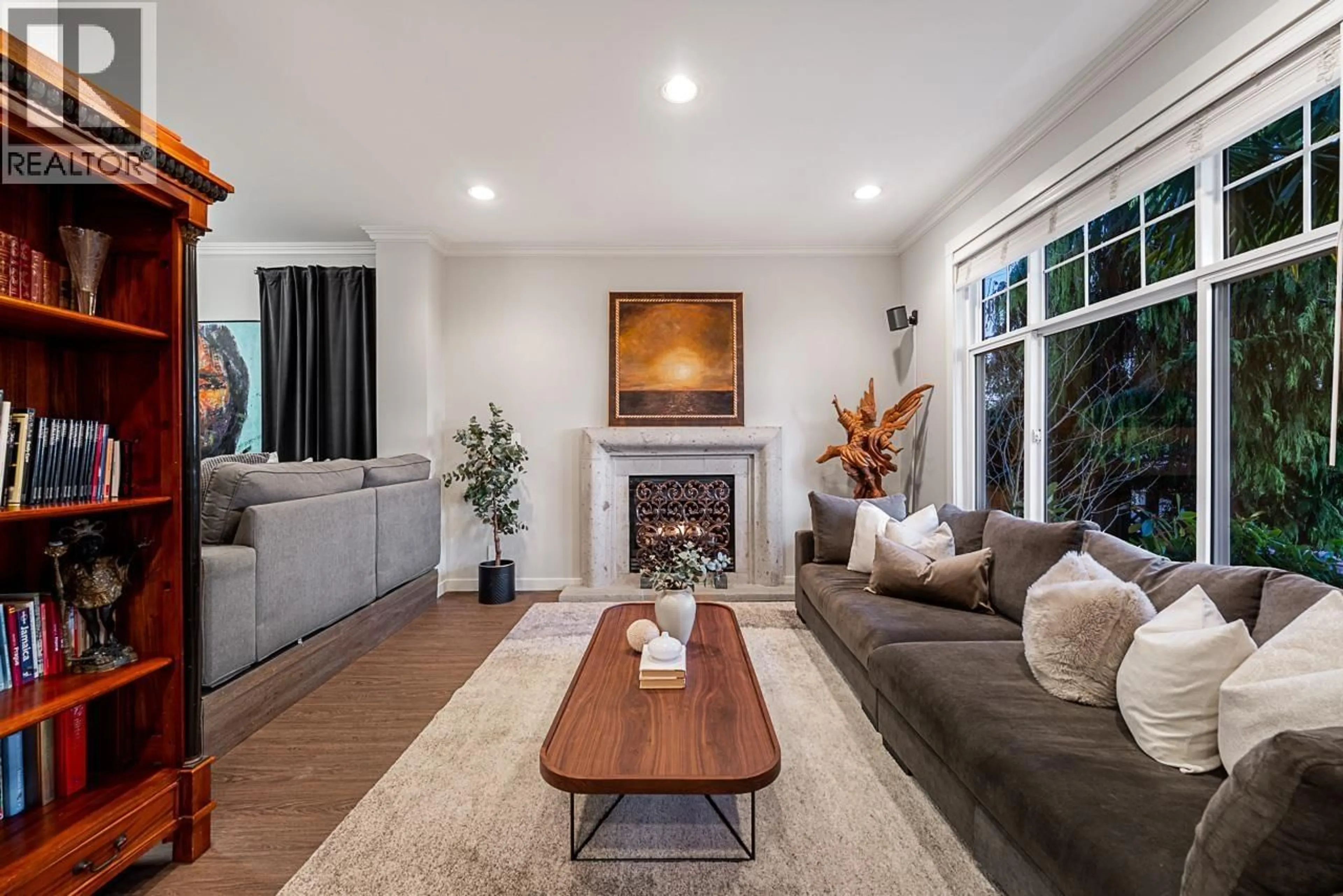 Living room with furniture, unknown for 1075 ESPLANADE AVENUE, West Vancouver British Columbia V7T1G2