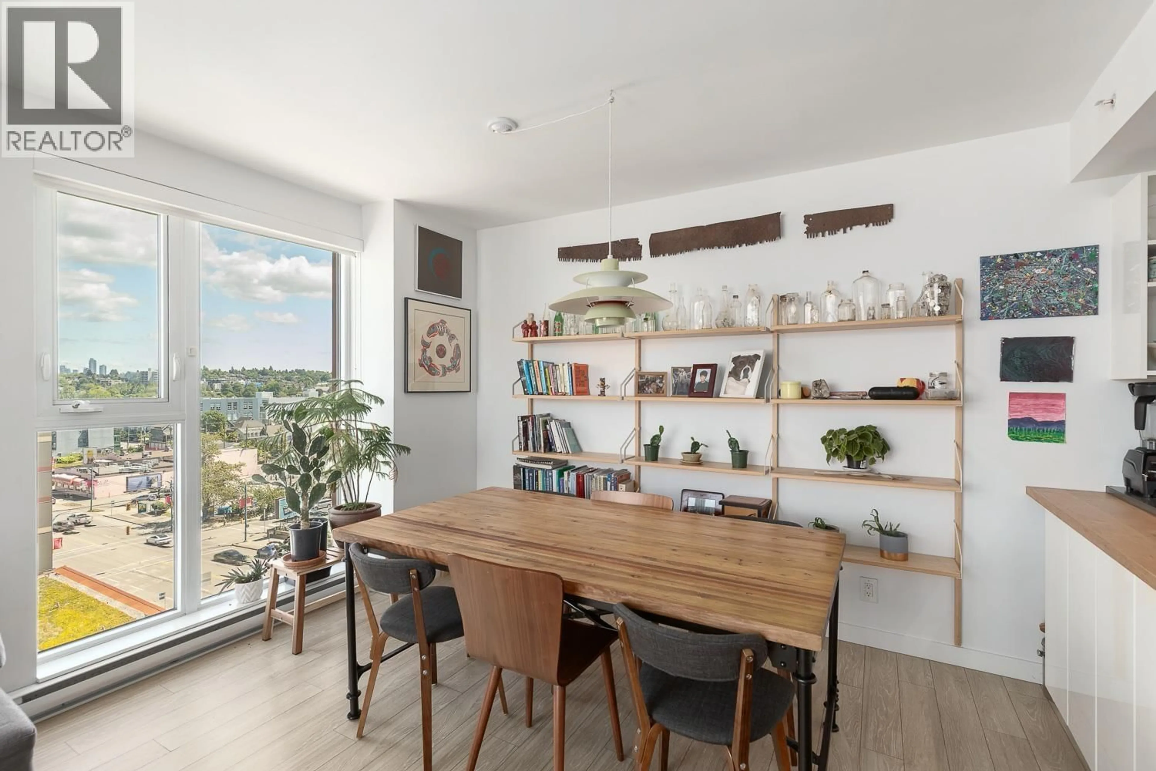 Dining room, wood/laminate floor for 904 - 983 HASTINGS STREET, Vancouver British Columbia V6A0G9