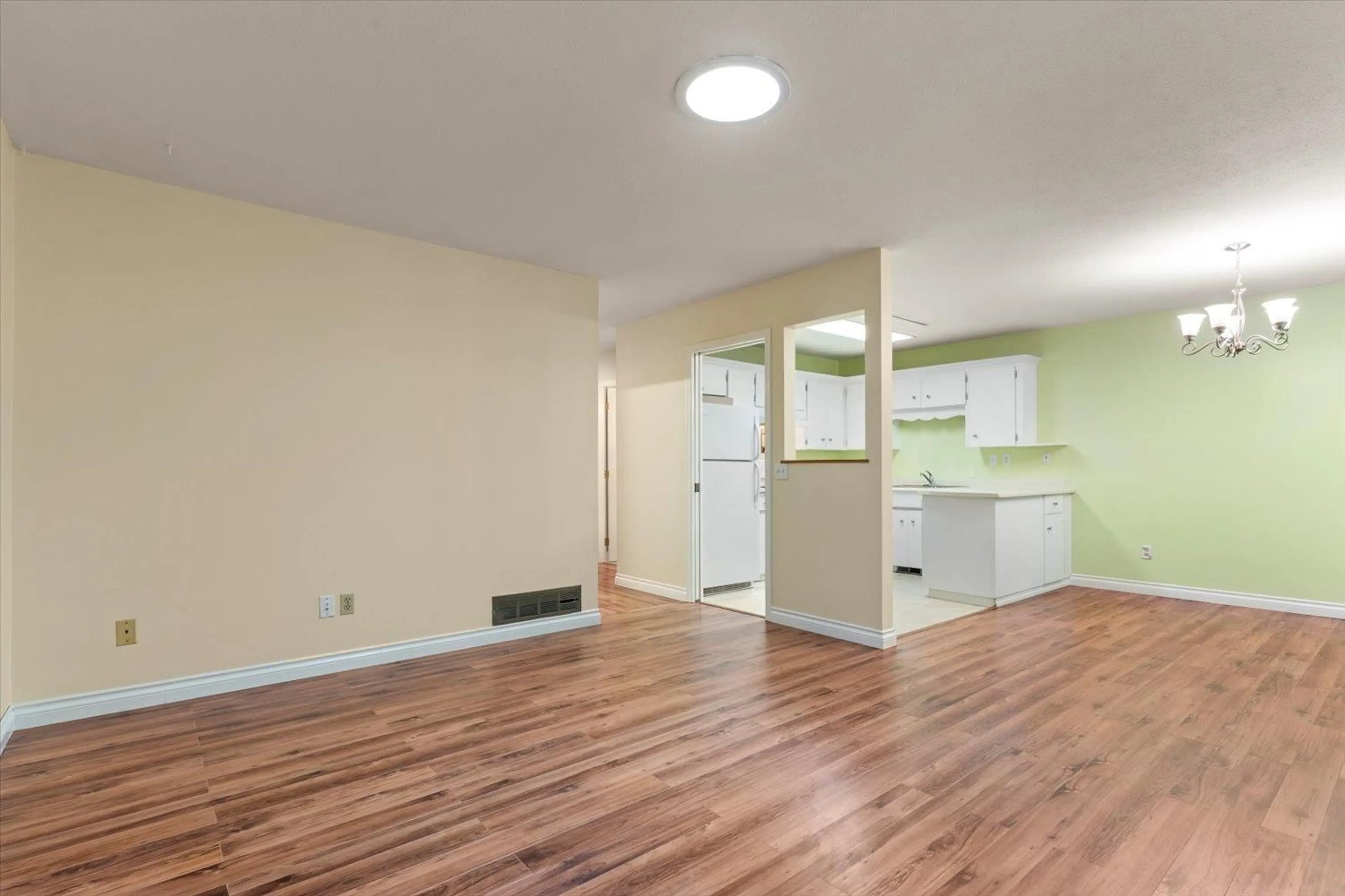 A pic of a room for 19 - 3350 ELMWOOD DRIVE, Abbotsford British Columbia V2S6B2