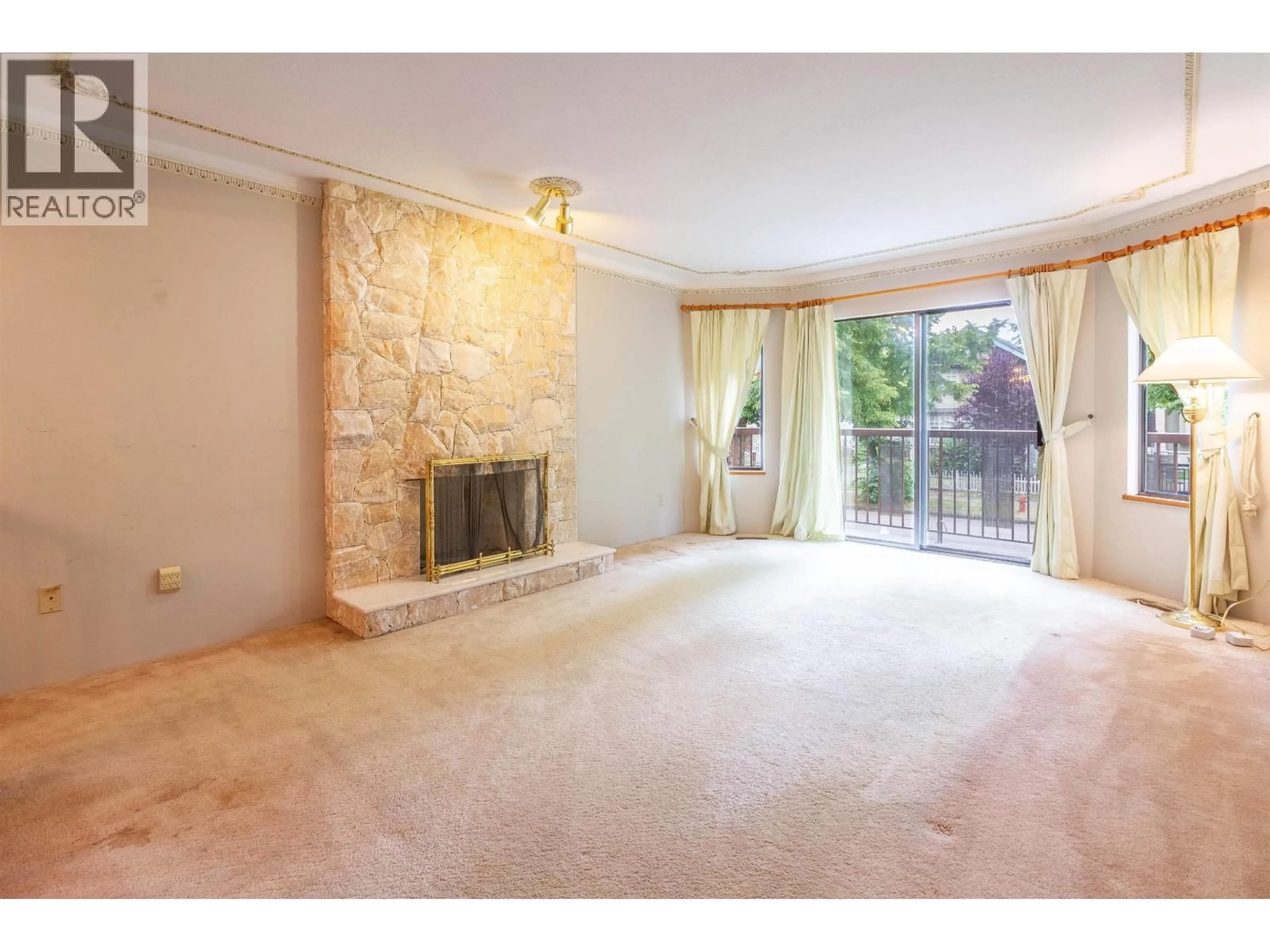 Living room with furniture, unknown for 4467 PERRY STREET, Vancouver British Columbia V5N3X6
