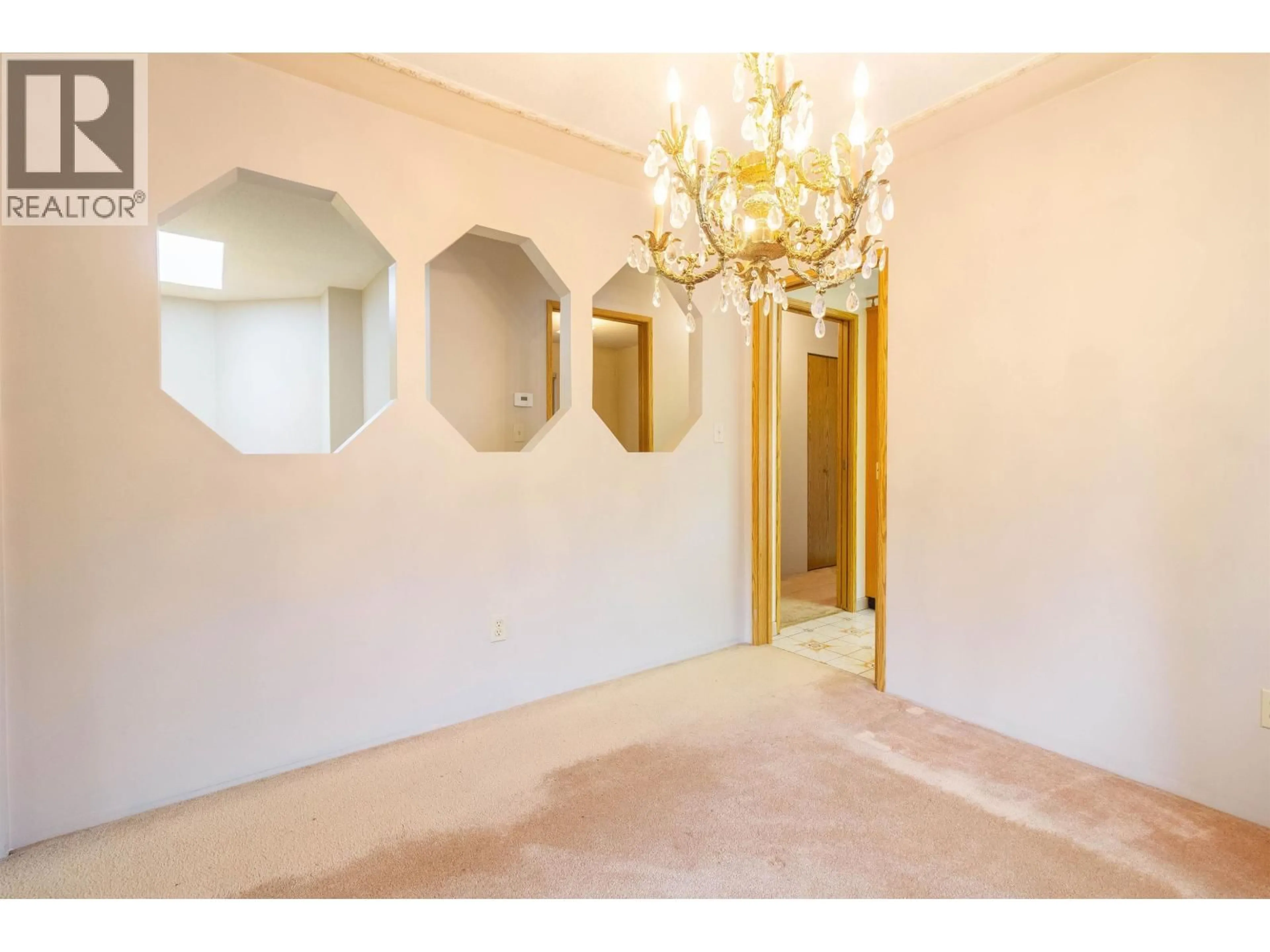Indoor foyer for 4467 PERRY STREET, Vancouver British Columbia V5N3X6