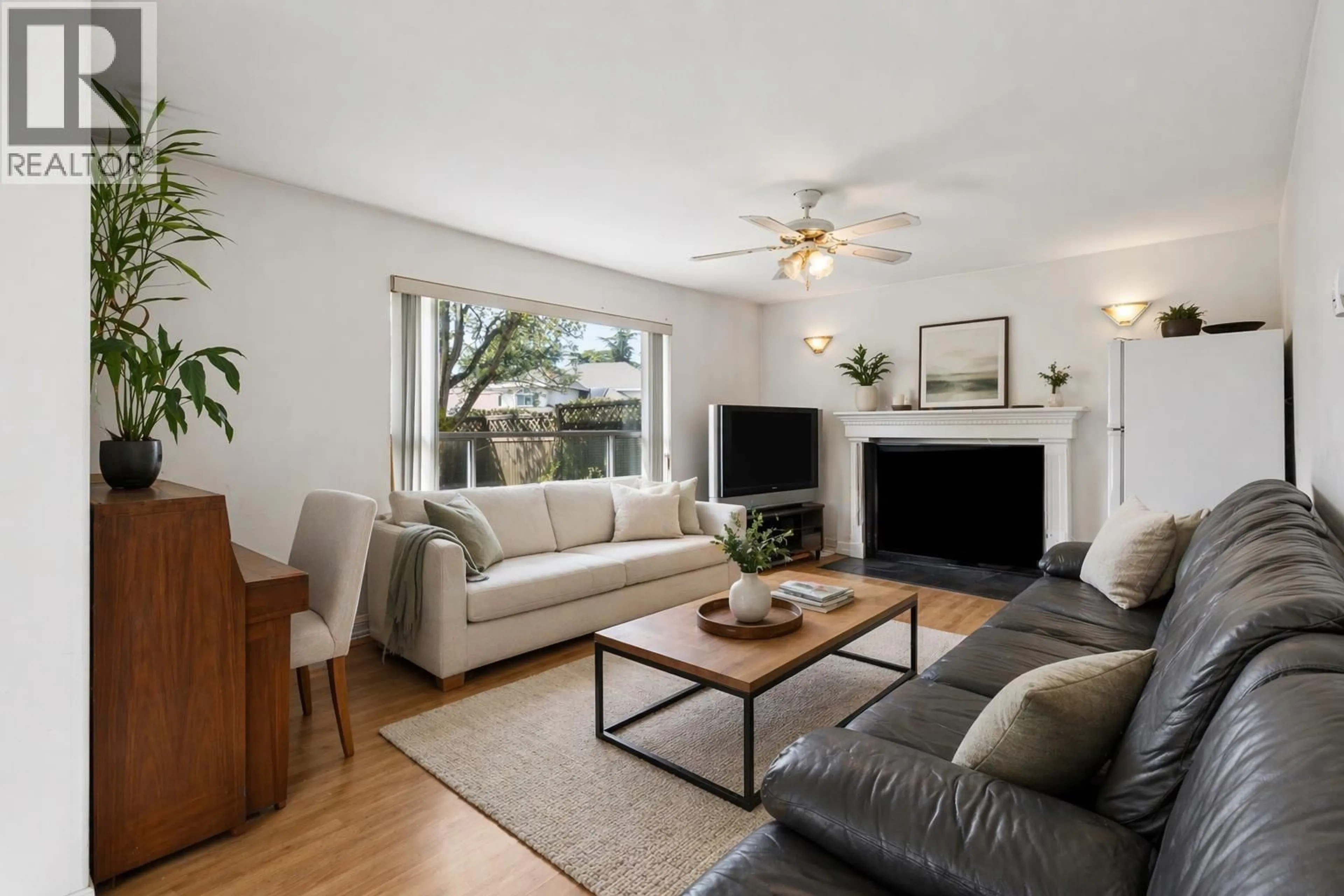 Living room with furniture, wood/laminate floor for 4491 CARTER DRIVE, Richmond British Columbia V6X3V1
