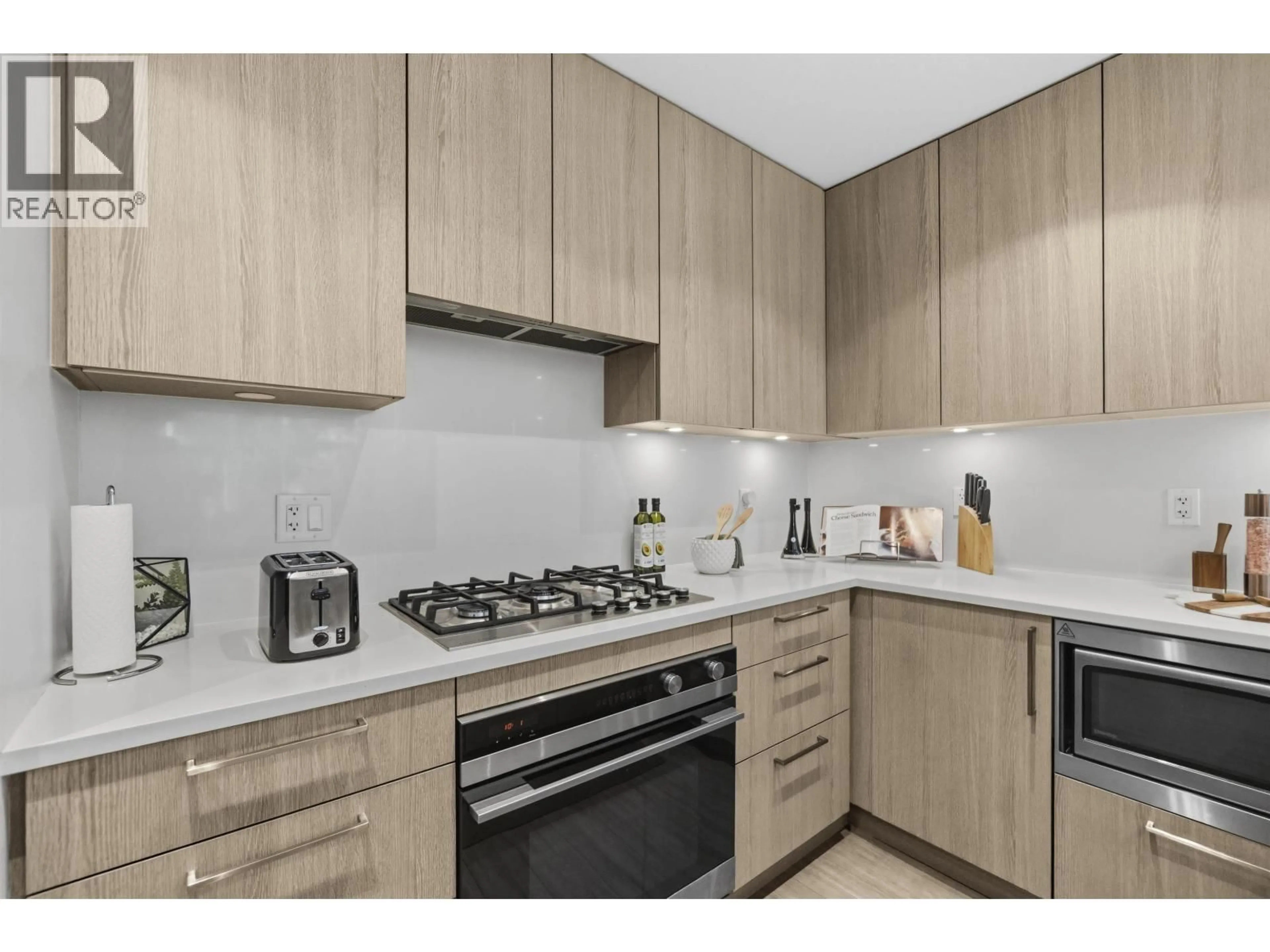 Standard kitchen, unknown for 113 - 747 3RD STREET, North Vancouver British Columbia V7L1G8