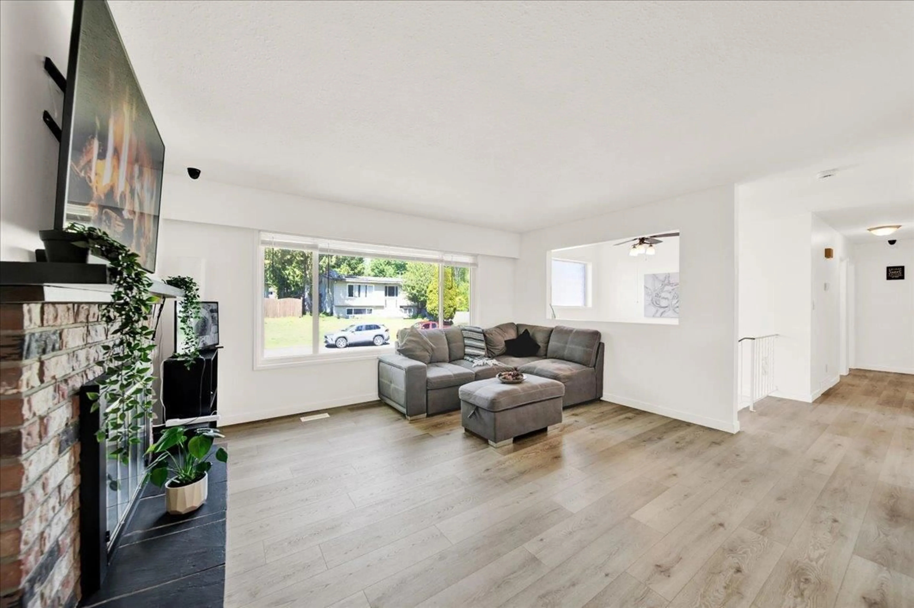 Living room with furniture, unknown for 32410 DIAMOND AVENUE, Mission British Columbia V2V1M2